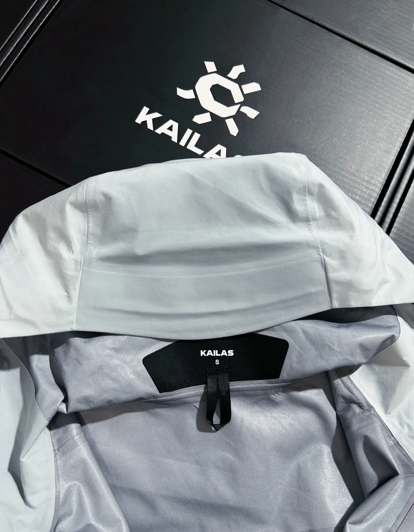 Kailas LT Hooded GORE-TEX Hardshell Jacket D31019296 — view 8