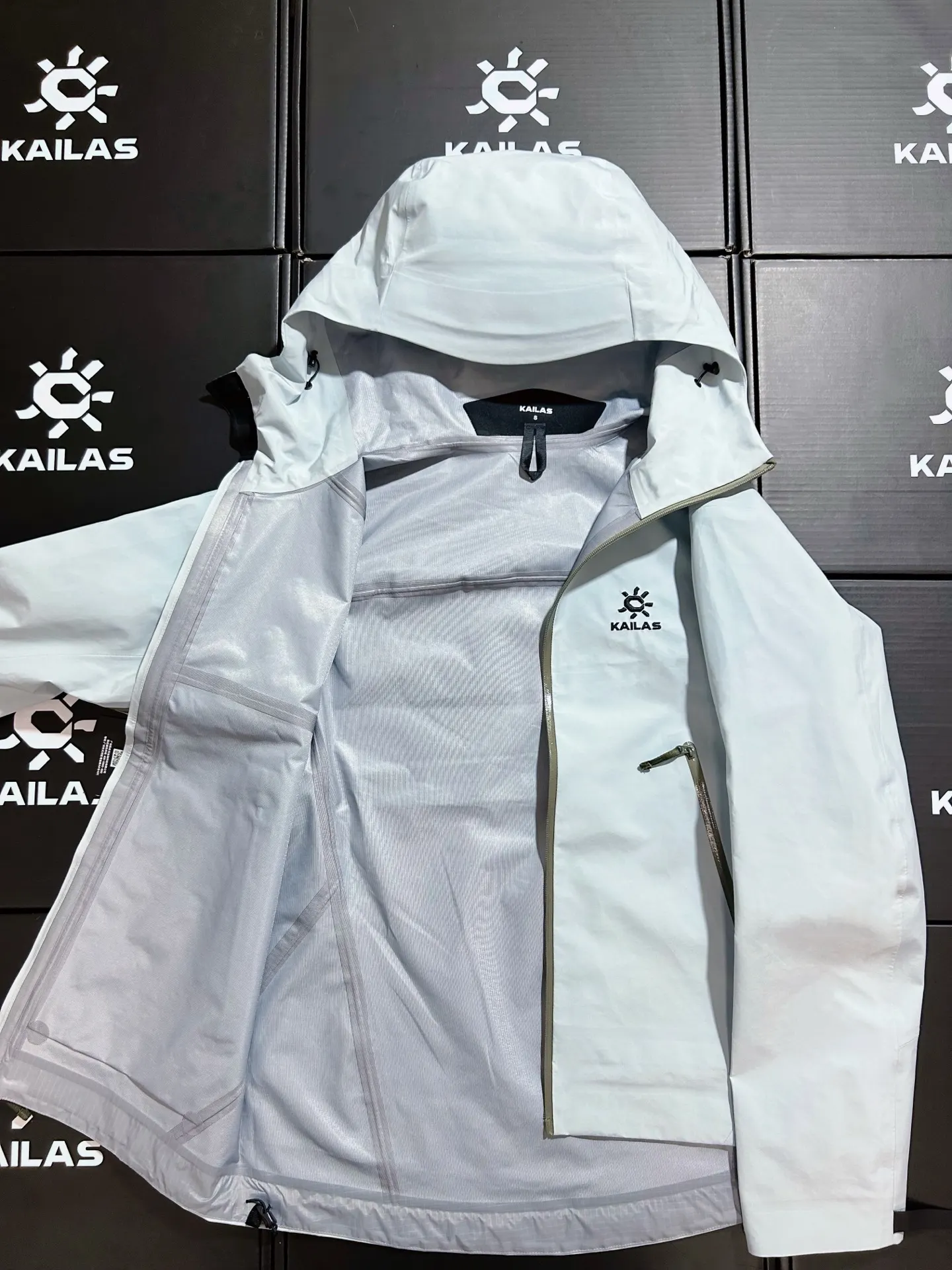 Kailas LT Hooded GORE-TEX Hardshell Jacket D31019296 — view 9