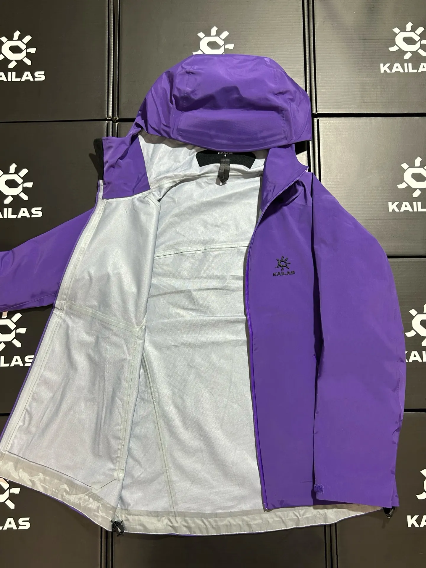 Kailas LT GORE-TEX Hardshell Hooded Jacket D31019294 — view 9