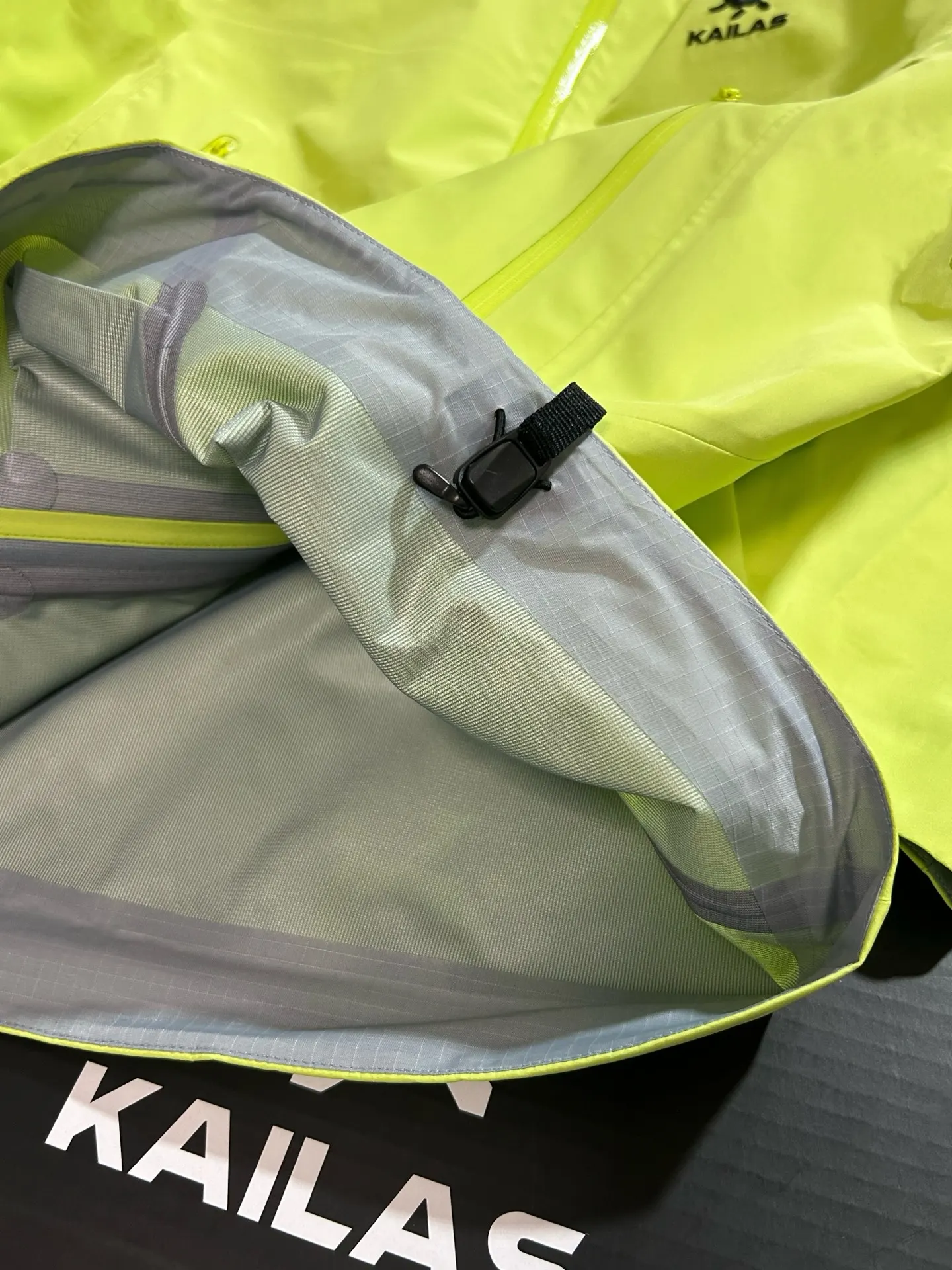 Kailas LT GORE-TEX Hardshell Hooded Jacket D31019304 — view 2