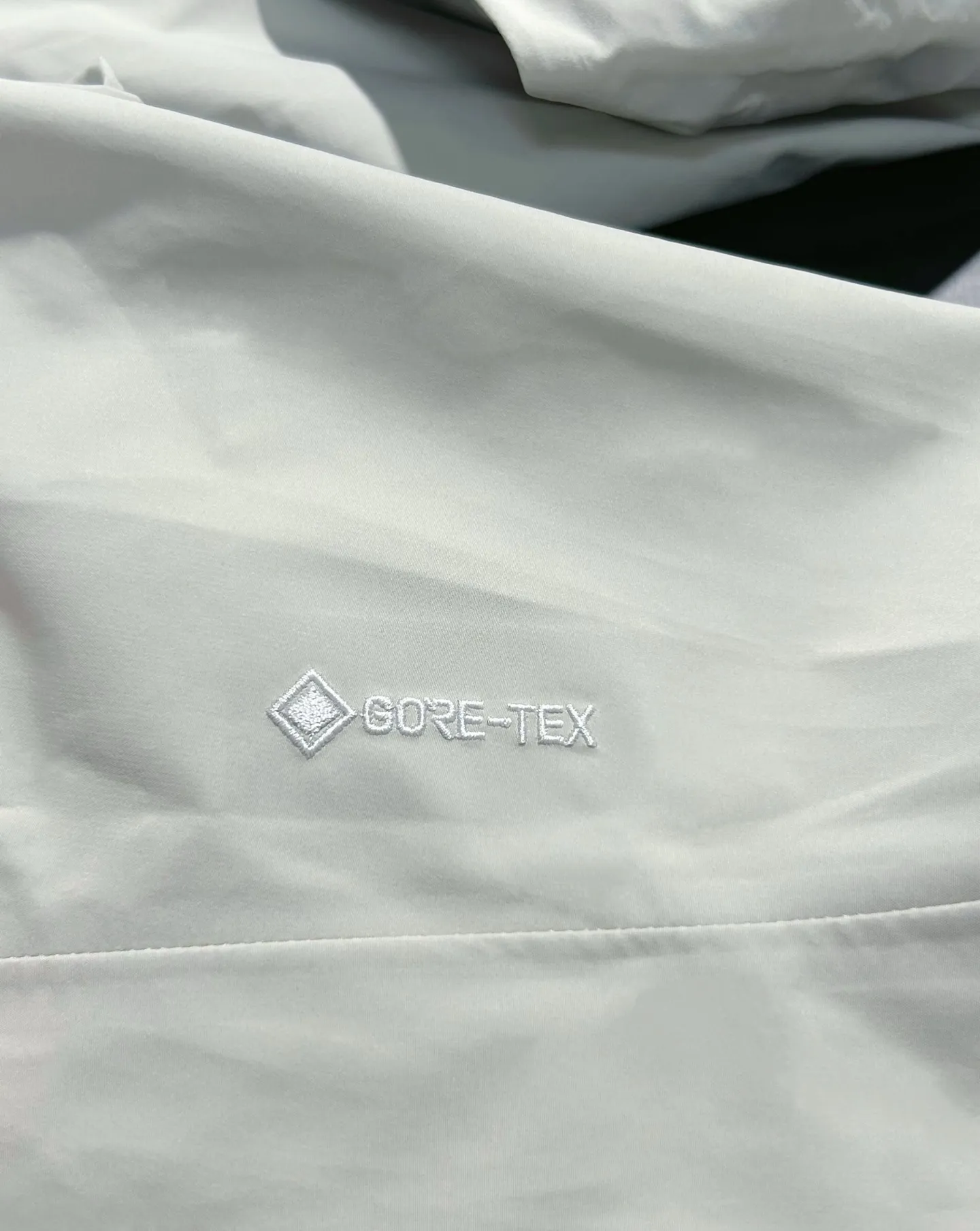 Kailas LT GORE-TEX Waterproof Hardshell Hooded Jacket D31019302 — view 2
