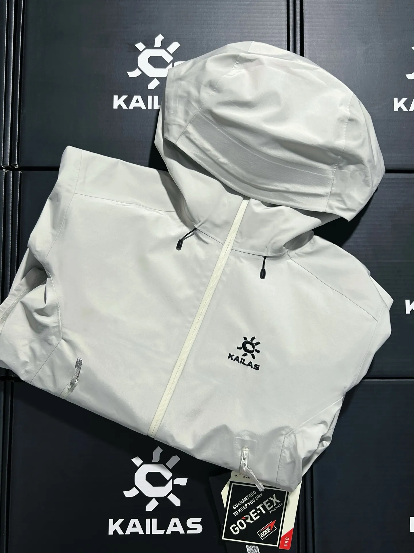 Kailas LT GORE-TEX Waterproof Hardshell Hooded Jacket D31019302 — view 3
