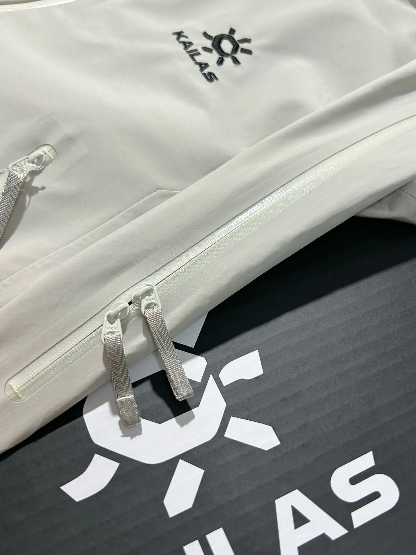 Kailas LT GORE-TEX Waterproof Hardshell Hooded Jacket D31019302 — view 5