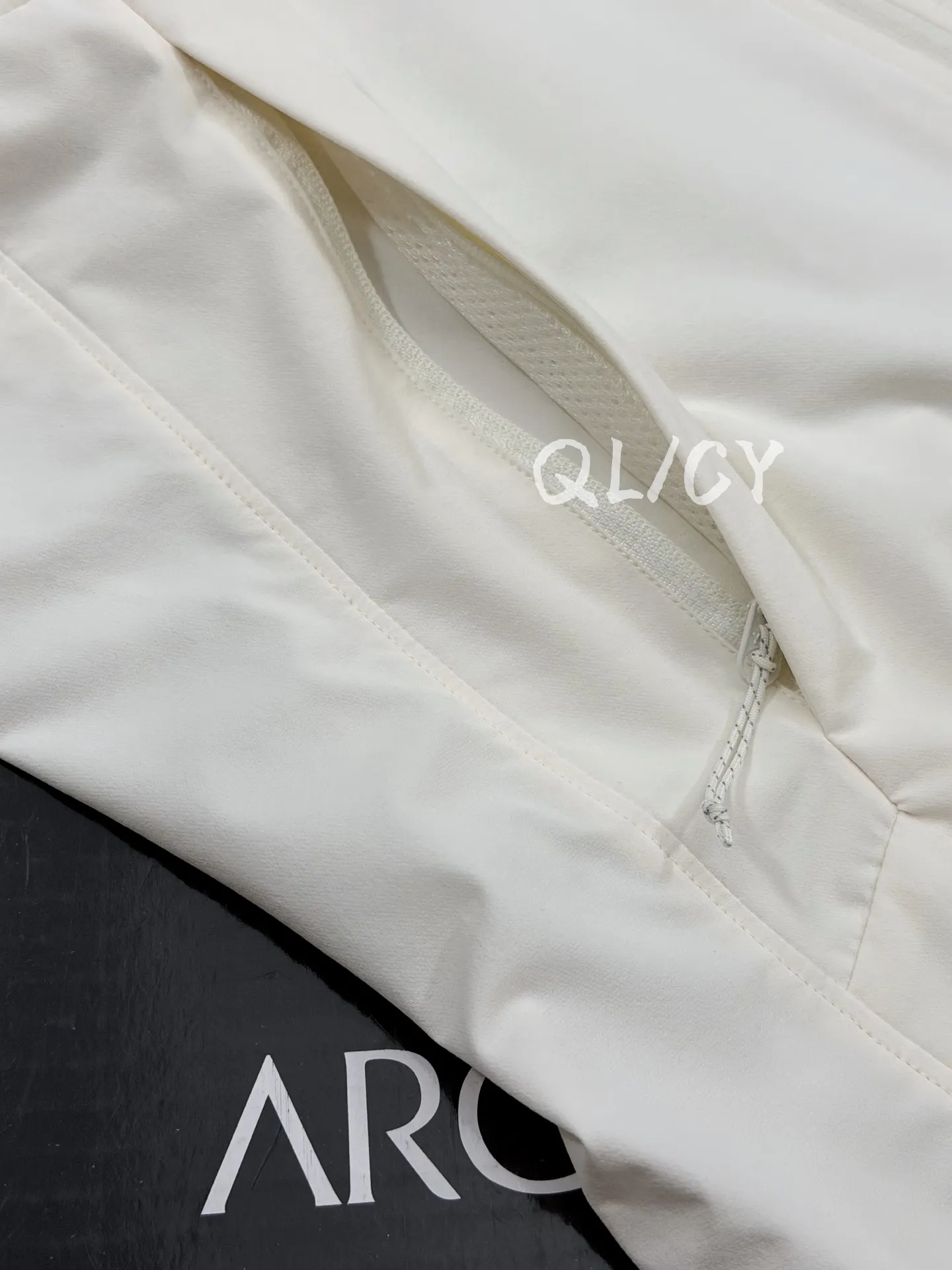 Gamma Lightweight Hooded Softshell Jacket D32019544 — view 4
