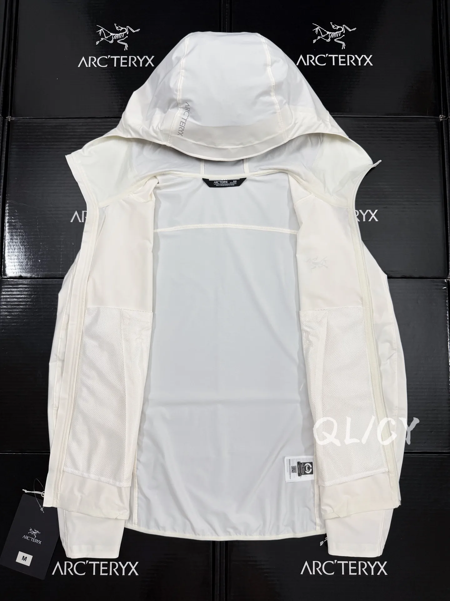 Gamma Lightweight Hooded Softshell Jacket D32019544 — view 7