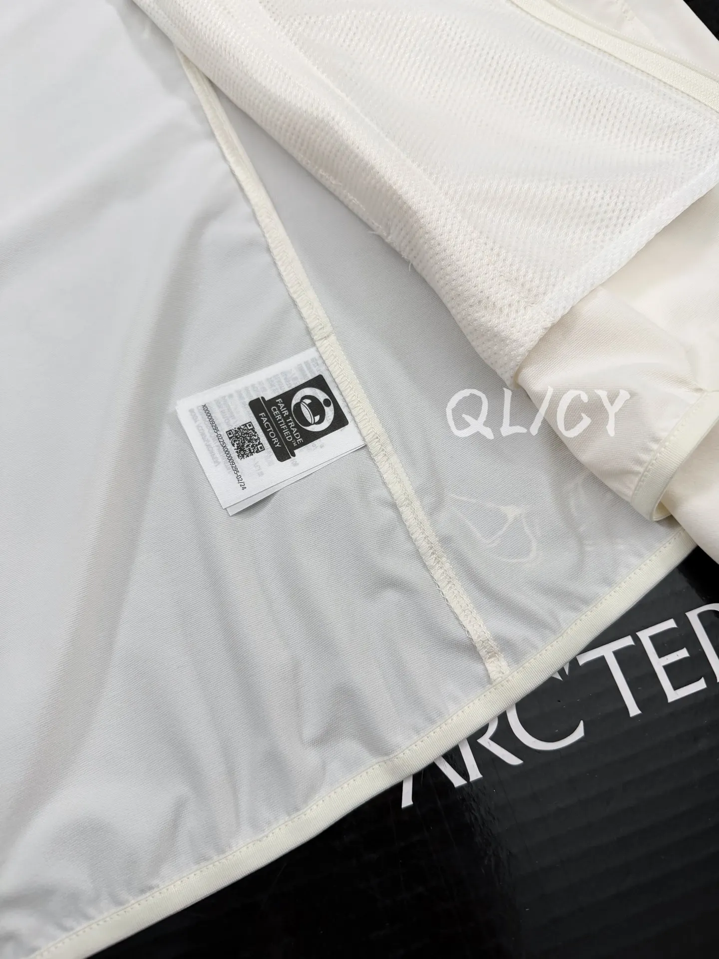 Gamma Lightweight Hooded Softshell Jacket D32019544 — view 8