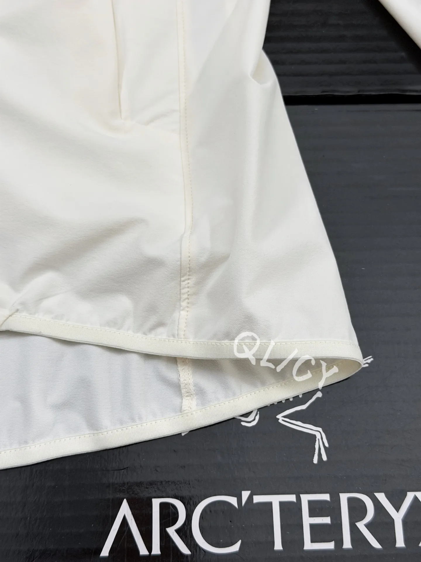 Gamma Lightweight Hooded Softshell Jacket D32019544 — view 9
