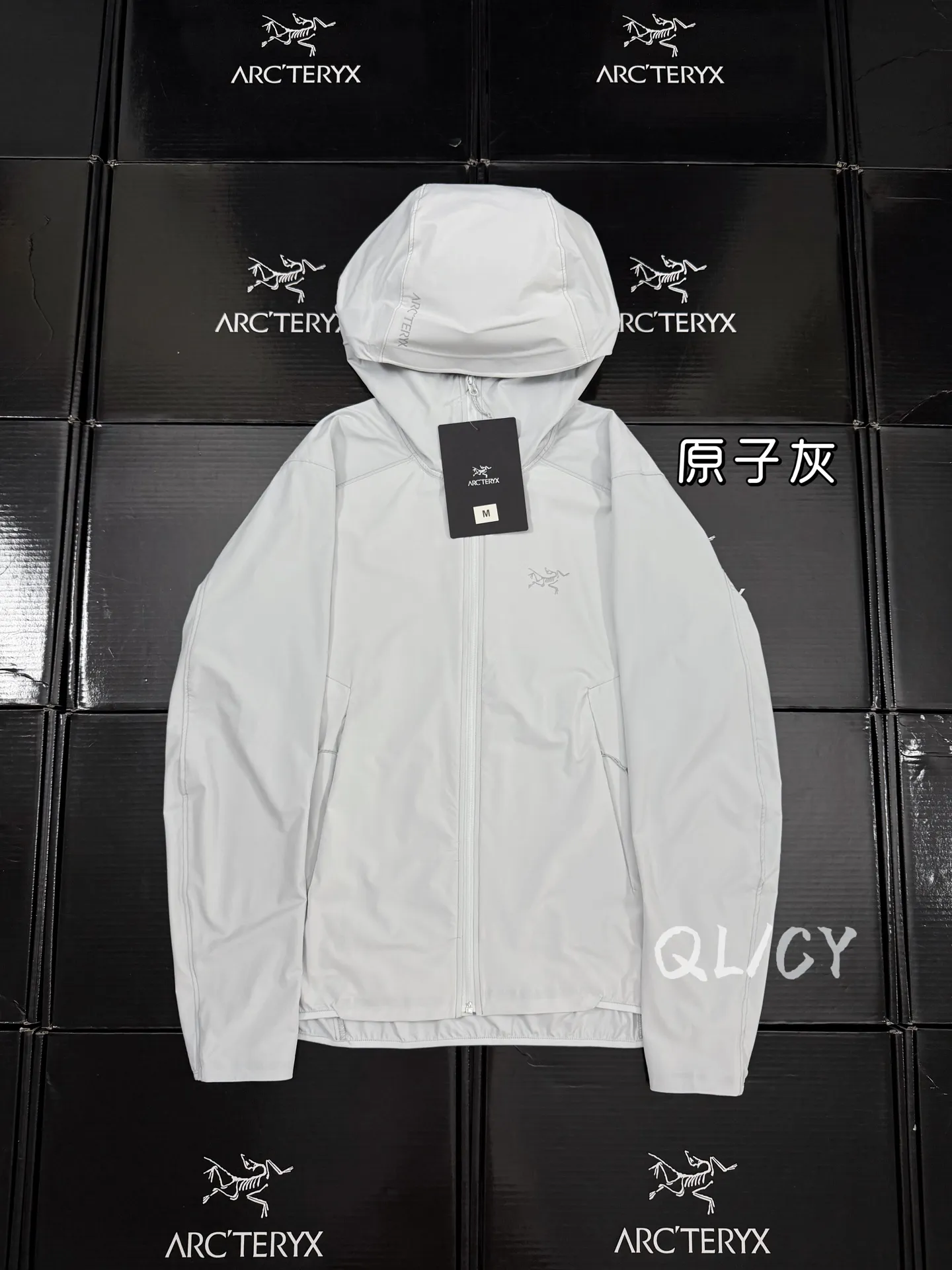 Gamma Lightweight Hooded Softshell Jacket D32019543
