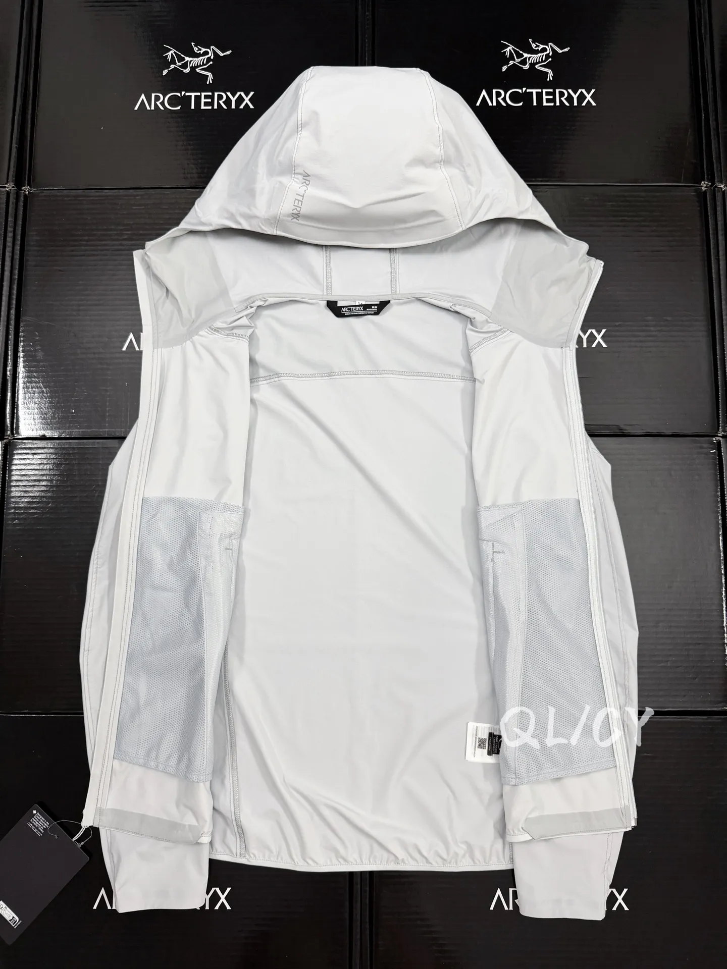 Gamma Lightweight Hooded Softshell Jacket D32019543 — view 7