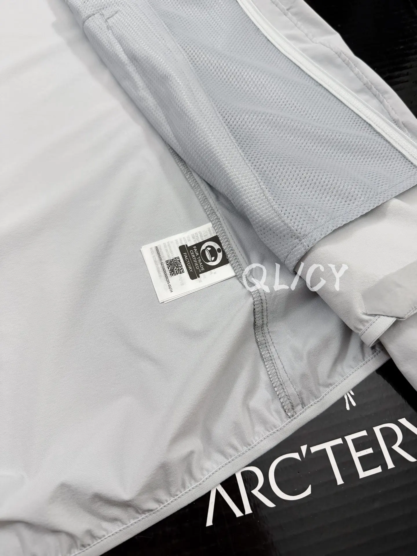 Gamma Lightweight Hooded Softshell Jacket D32019543 — view 8