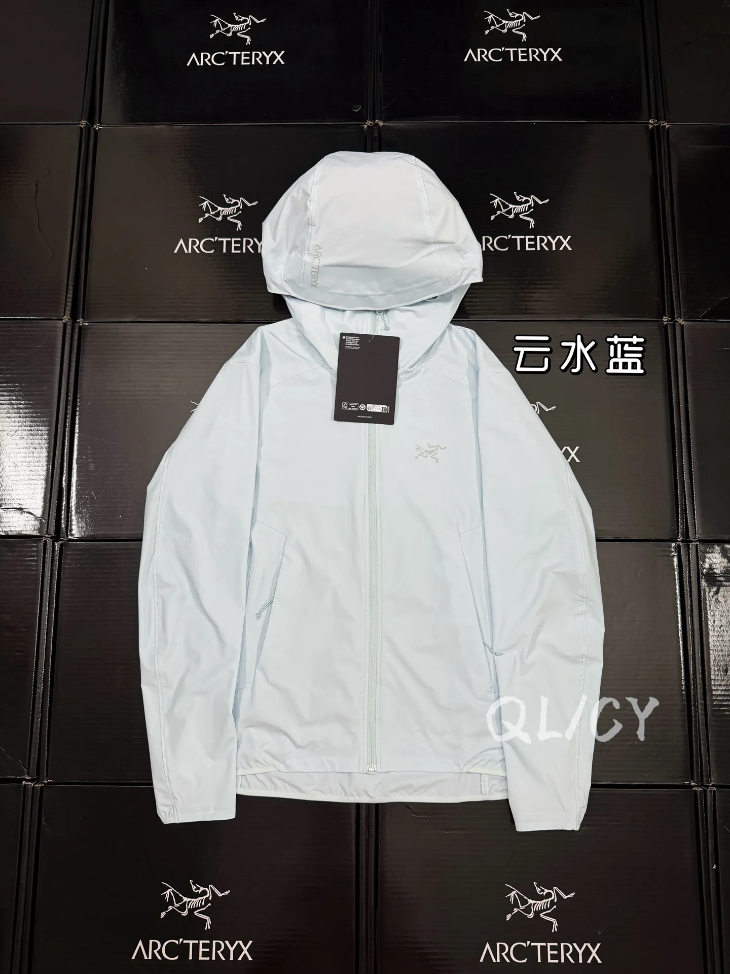 Gamma Lightweight Hooded Softshell Jacket D32019545