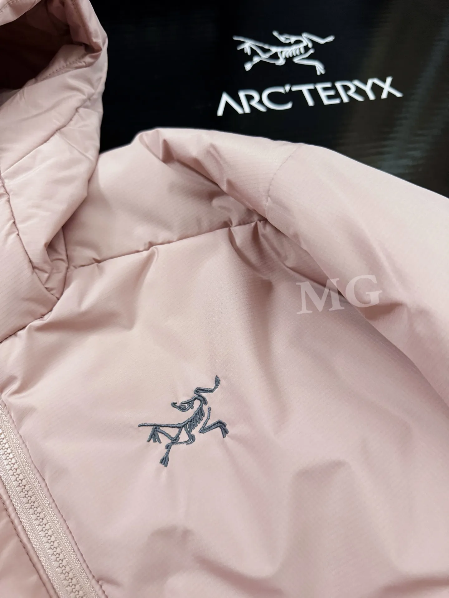Arc'teryx Atom AR Hoody Insulated Jacket D32019371 — view 2
