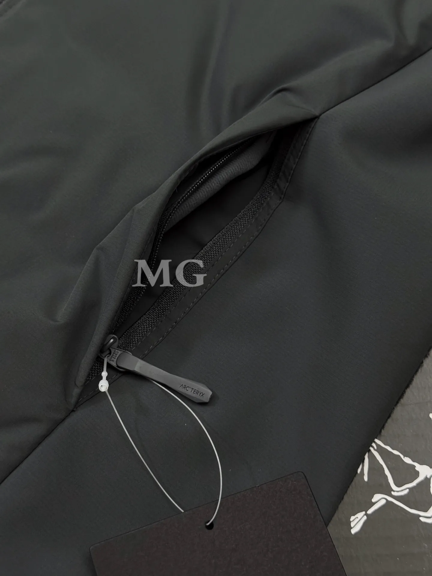 Atom Down-Filled Insulated Vest D32019386 — view 2