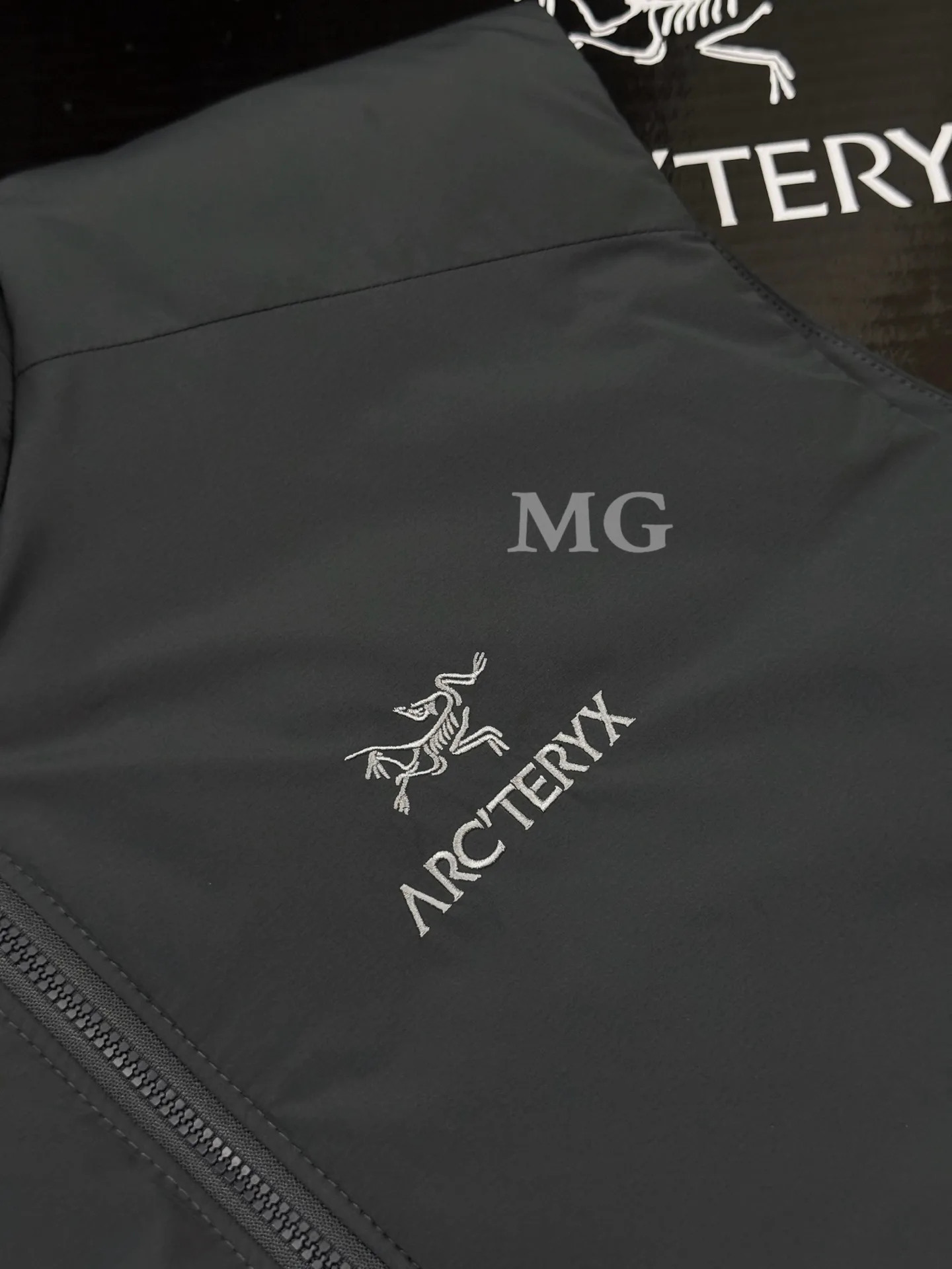 Atom Down-Filled Insulated Vest D32019386 — view 3