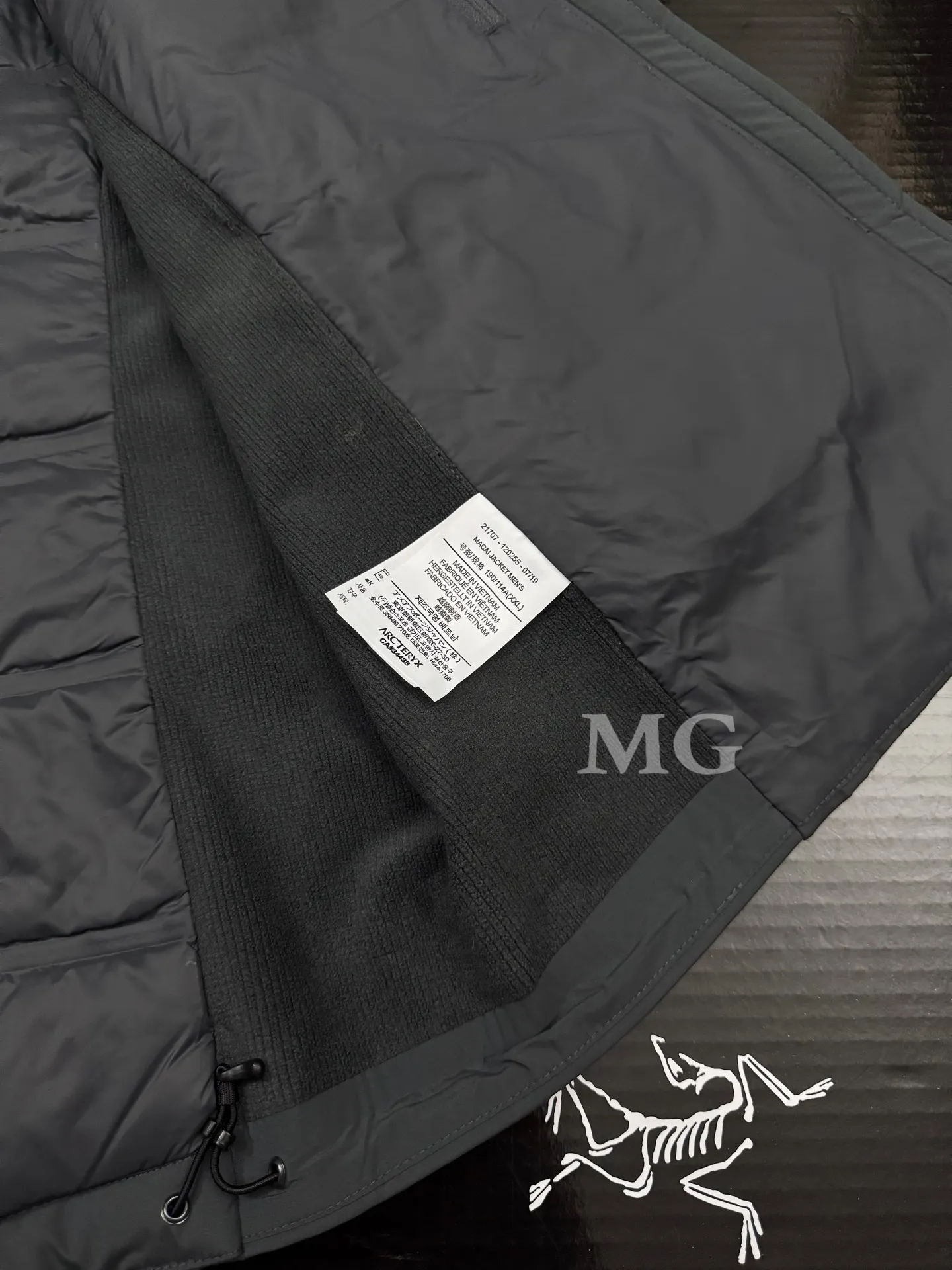 Atom Down-Filled Insulated Vest D32019386 — view 8