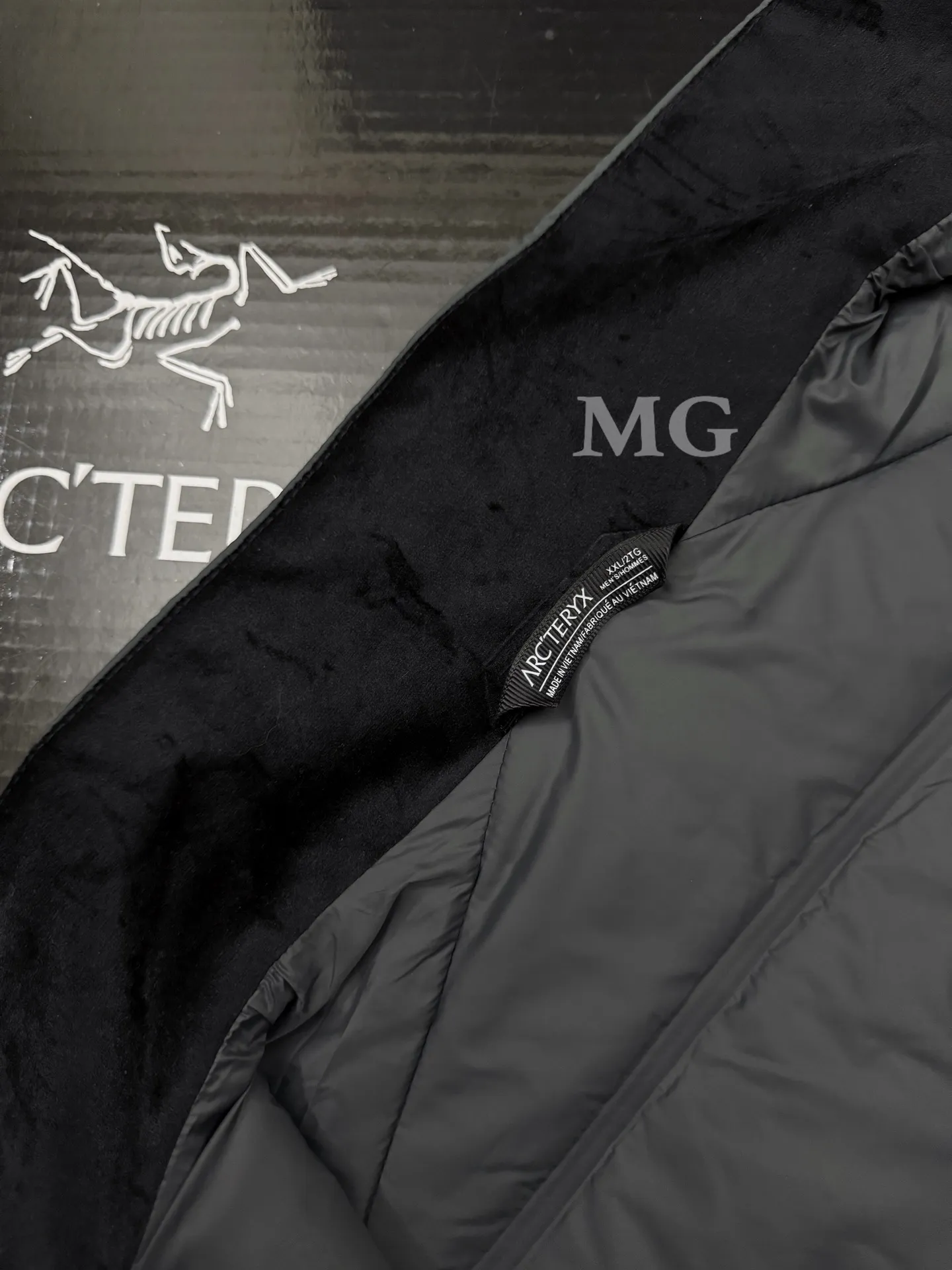 Atom Down-Filled Insulated Vest D32019386 — view 9