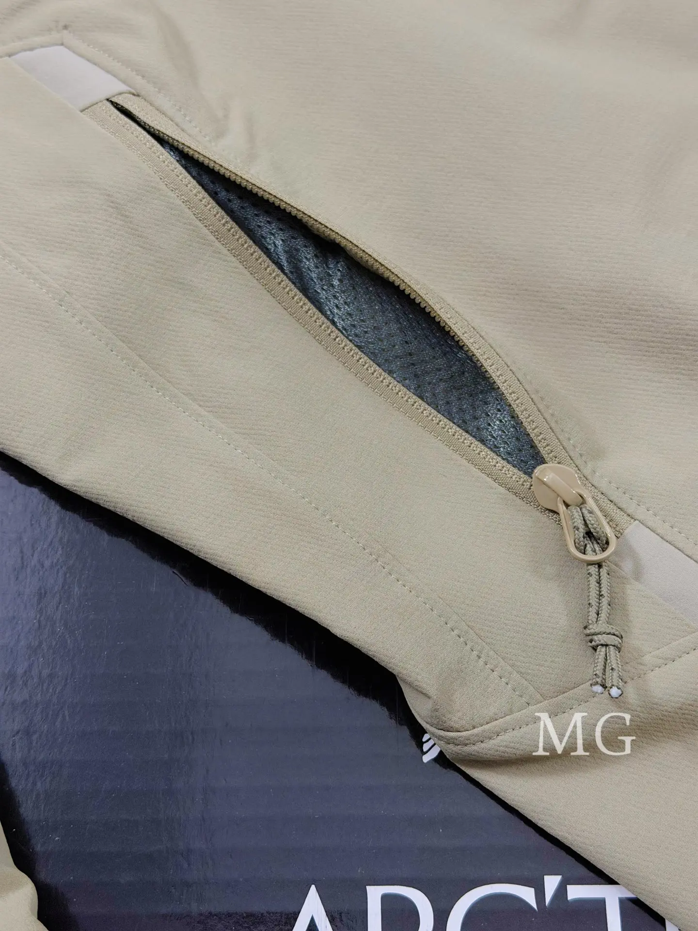 Arc'teryx Gamma Softshell Jacket D32019440 — view 4
