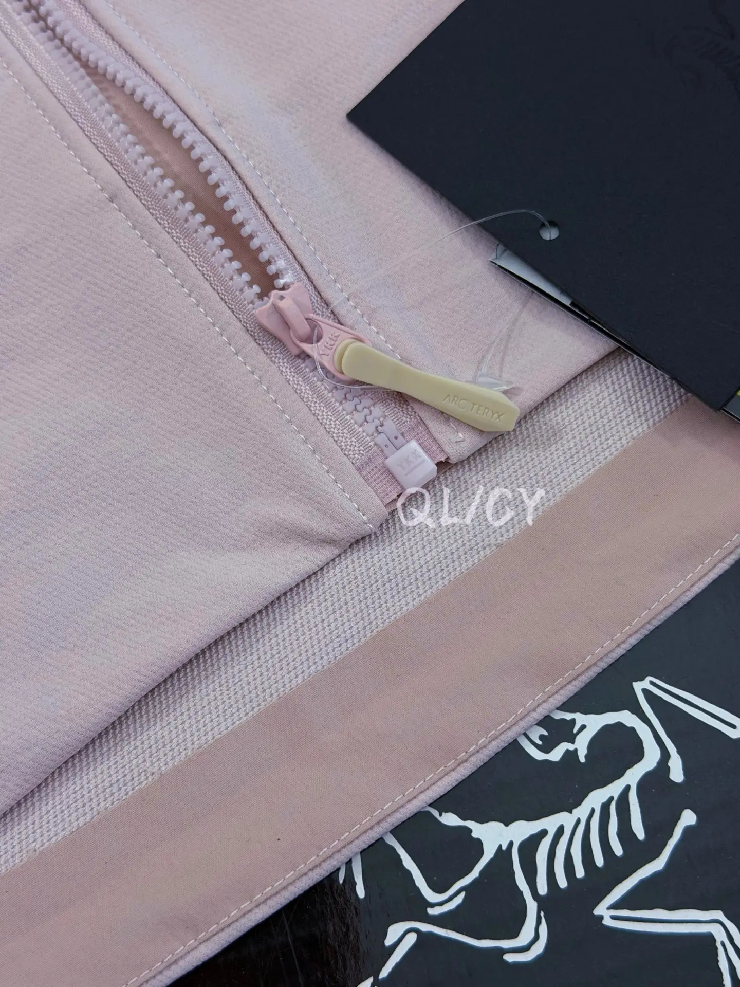 Arc'teryx Gamma Hooded Softshell Jacket D32019576 — view 6