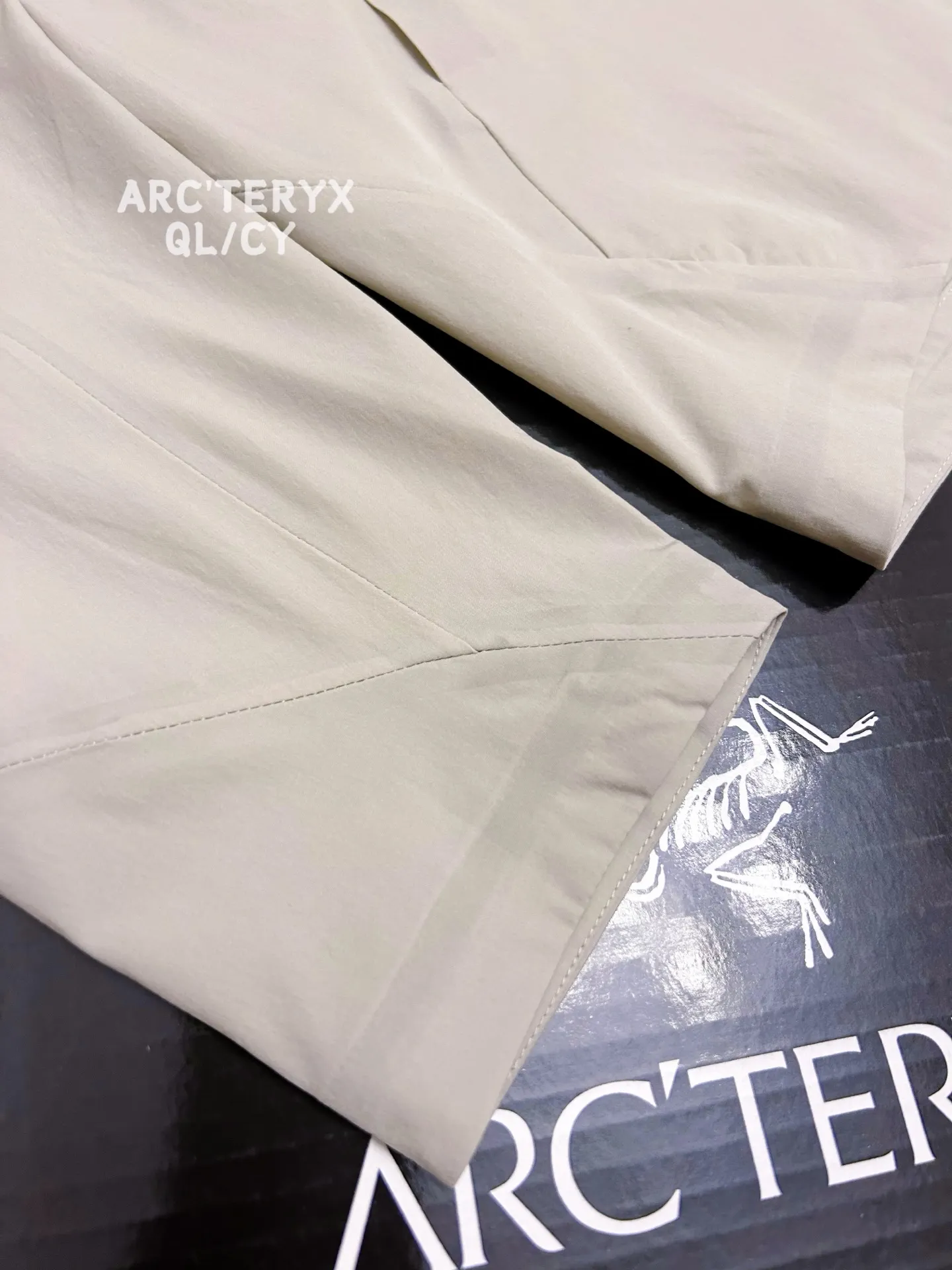 Veilance Spere LT Lightweight Shell Jacket D32011083 — view 2