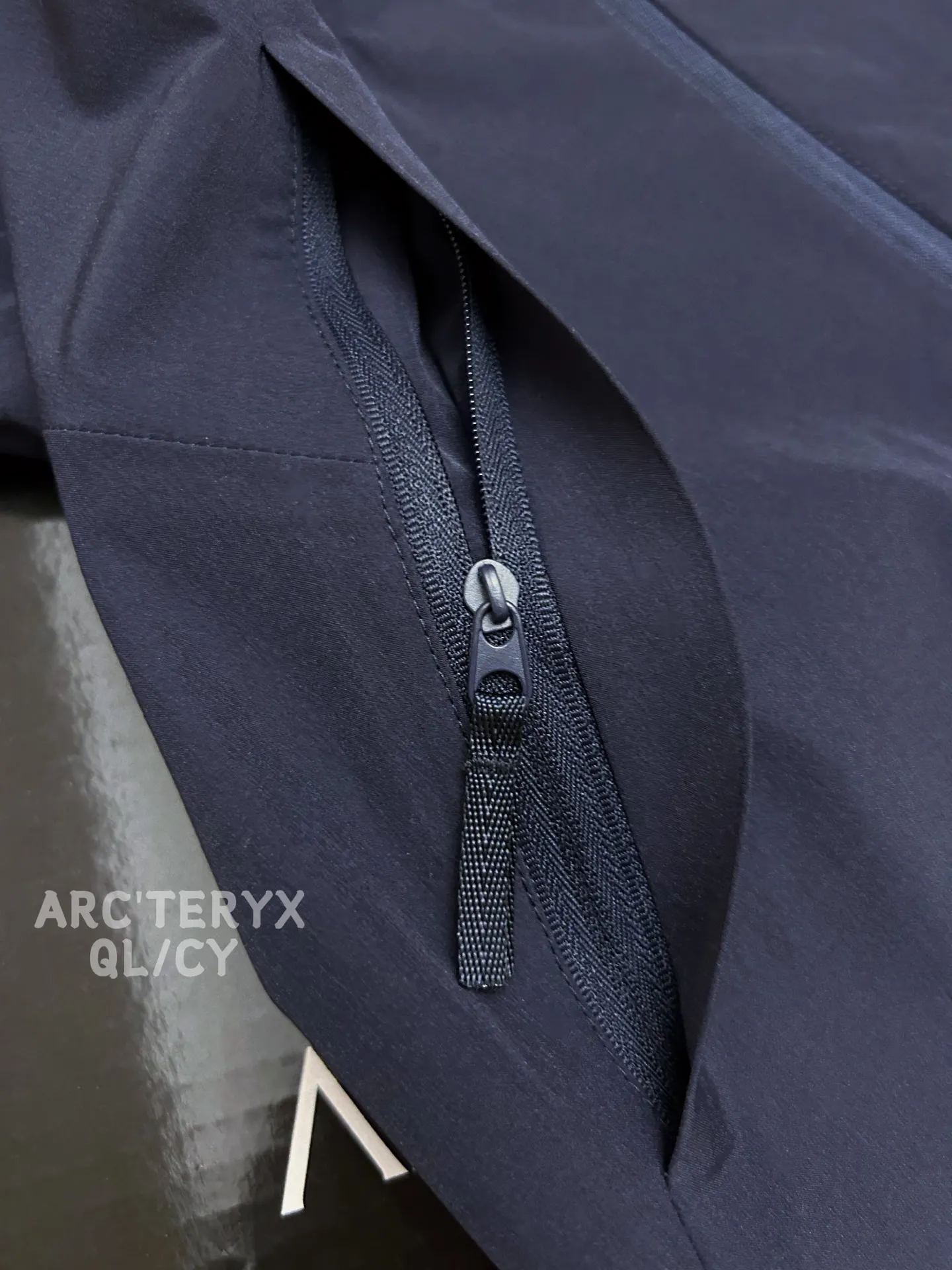 Veilance Spere LT Lightweight Funnel-Neck Jacket D32011084 — view 3