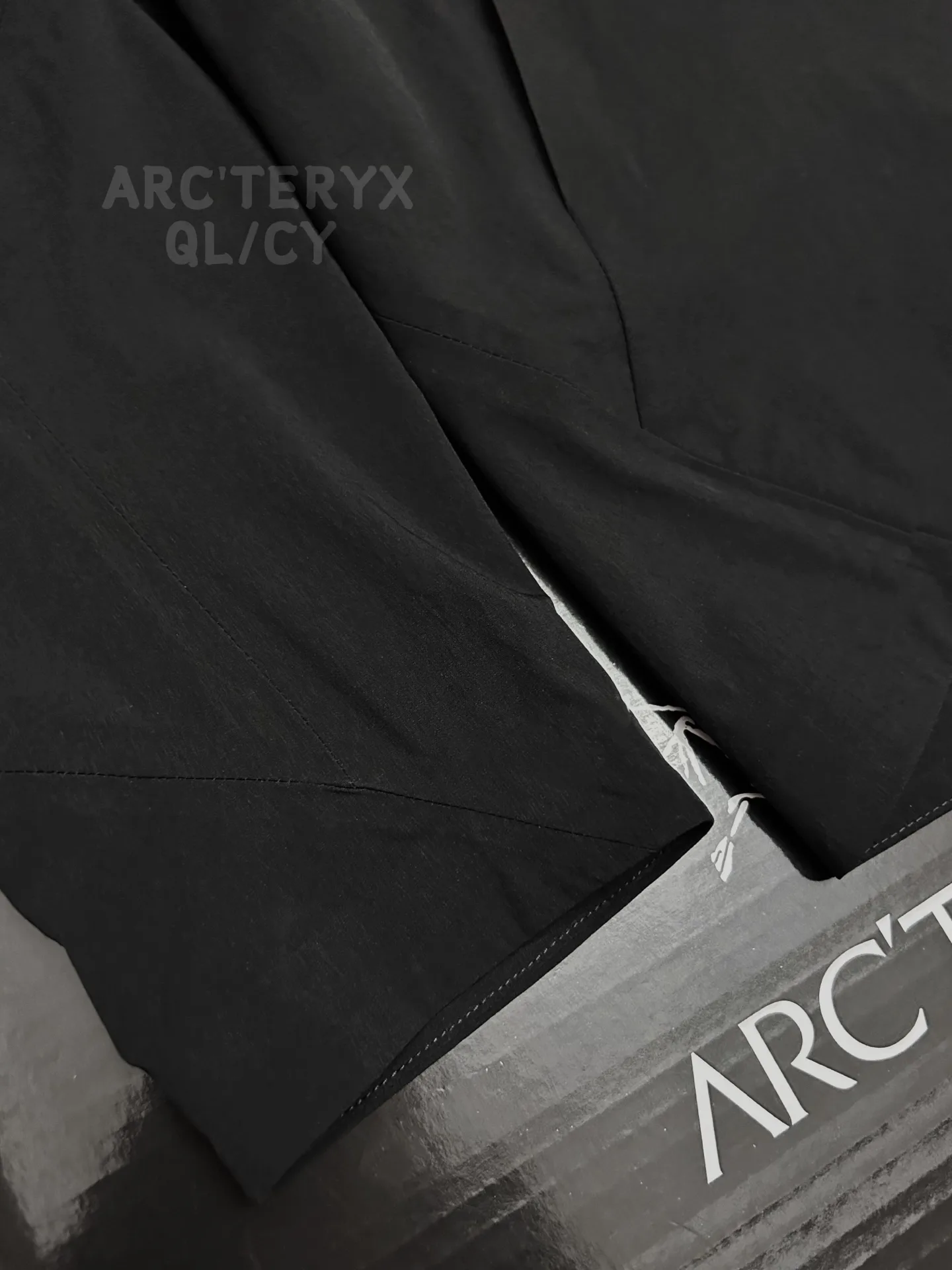 Veilance Spere LT Lightweight Shell Jacket D32011085 — view 2
