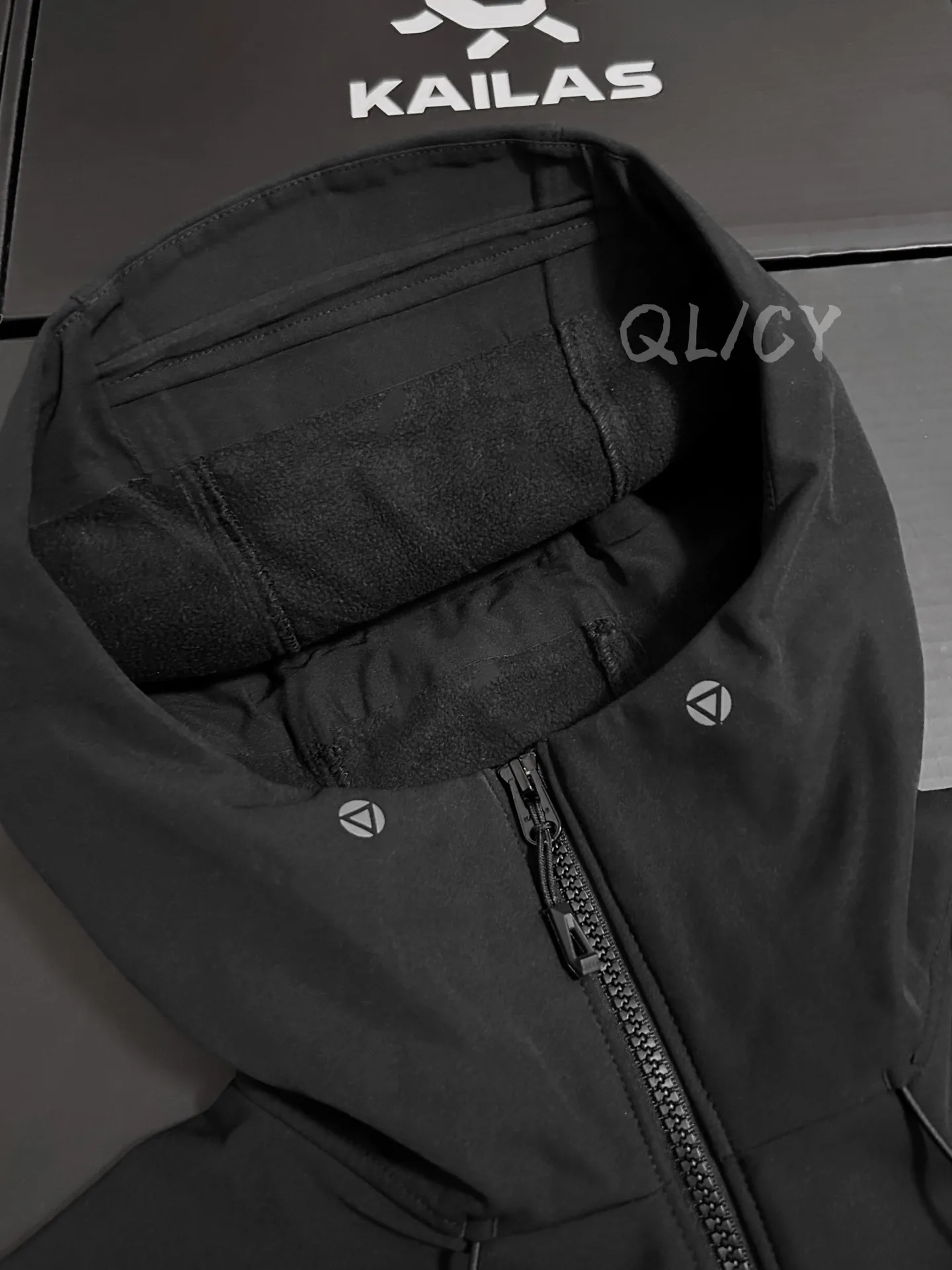 M8ic-MAX Fleece-Lined Softshell Hooded Jacket D34019557 — view 9