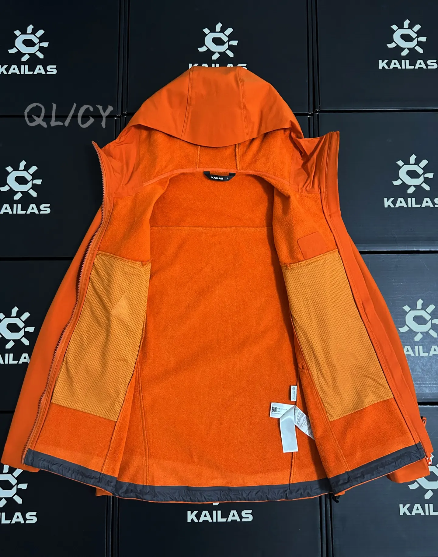 M8ic-MAX Hooded Softshell Jacket D34019556 — view 9