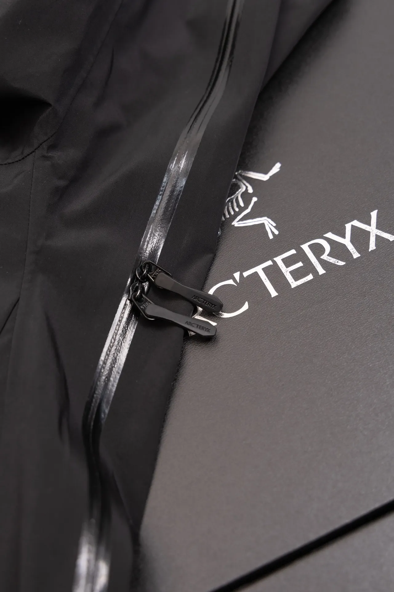 Alpha SV GORE-TEX Hooded Shell Jacket D34019494 — view 6