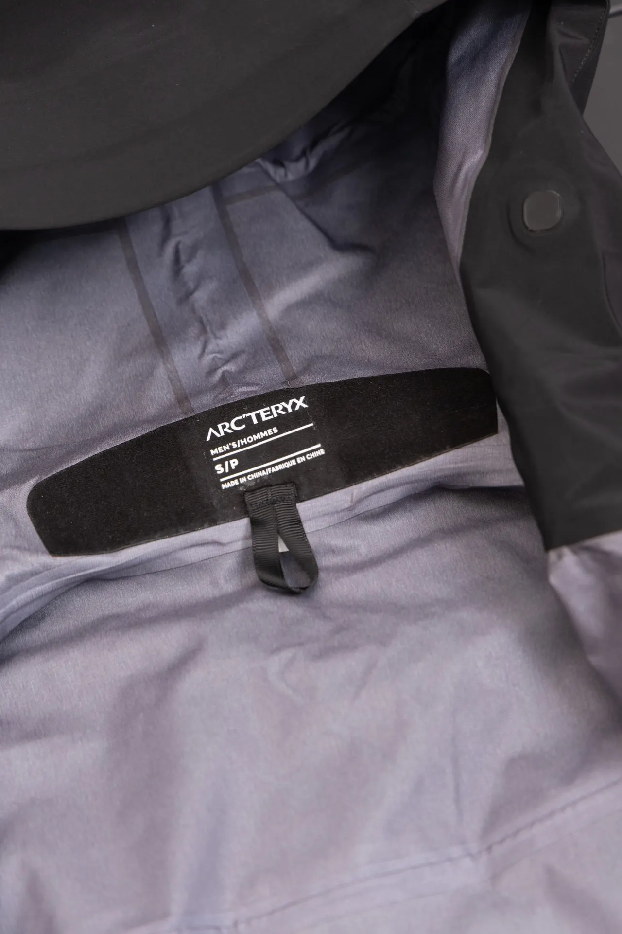 Alpha SV GORE-TEX Hooded Shell Jacket D34019494 — view 9