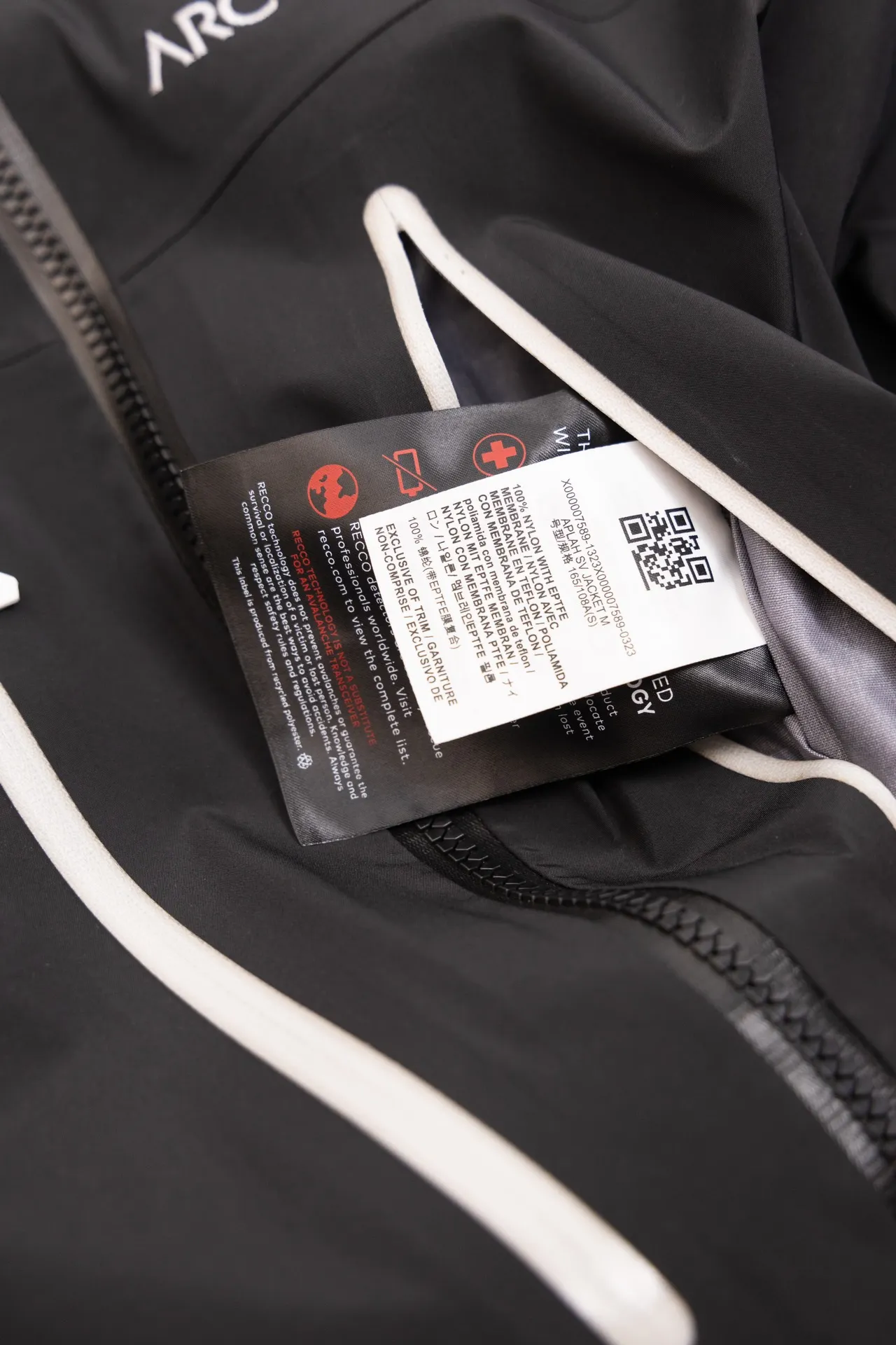 Alpha SV GORE-TEX Hooded Shell Jacket D34019494 — view 11
