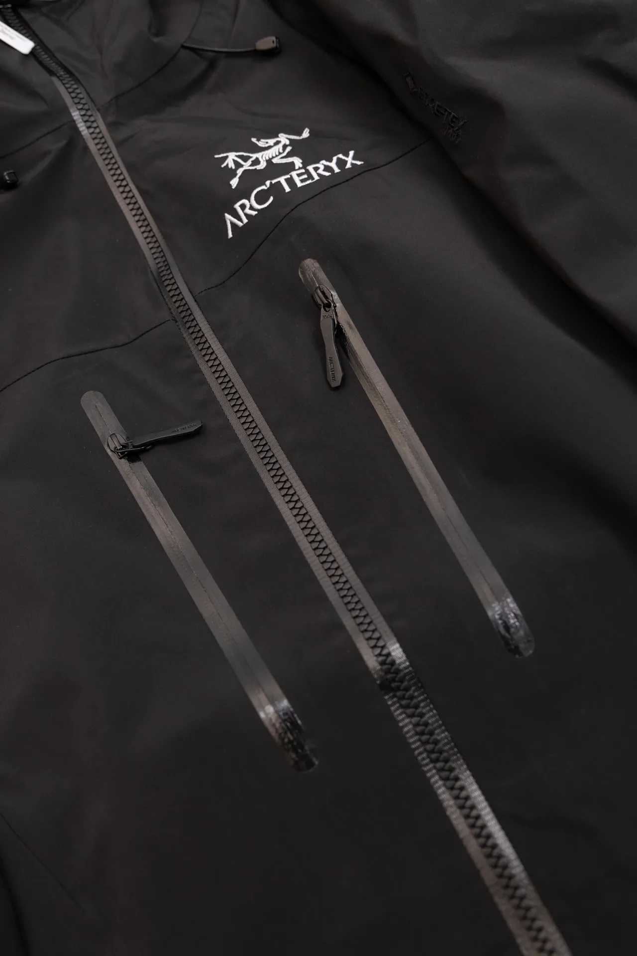 Alpha SV GORE-TEX Hooded Shell Jacket D34019496 — view 7