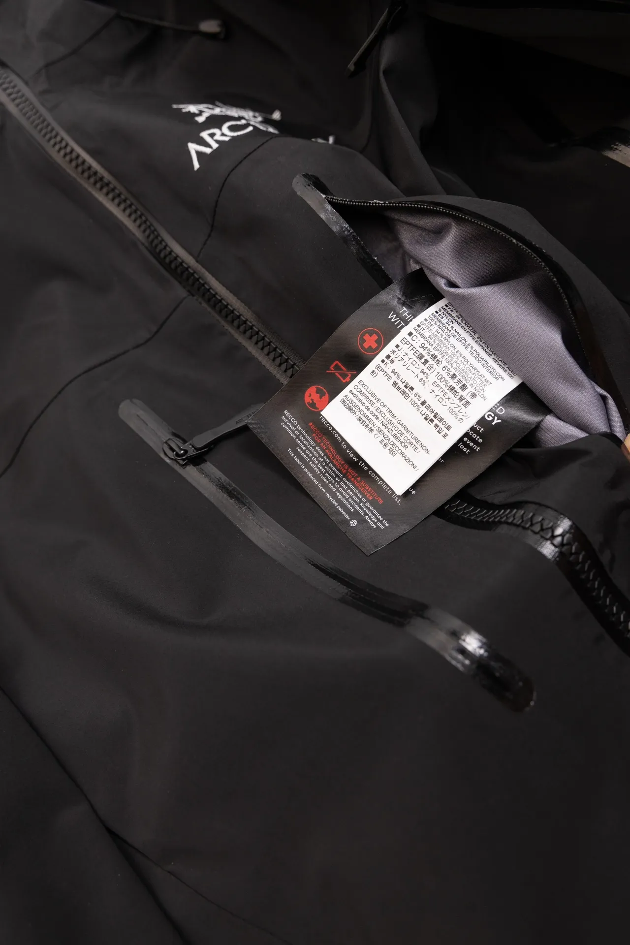 Alpha SV GORE-TEX Hooded Shell Jacket D34019496 — view 8