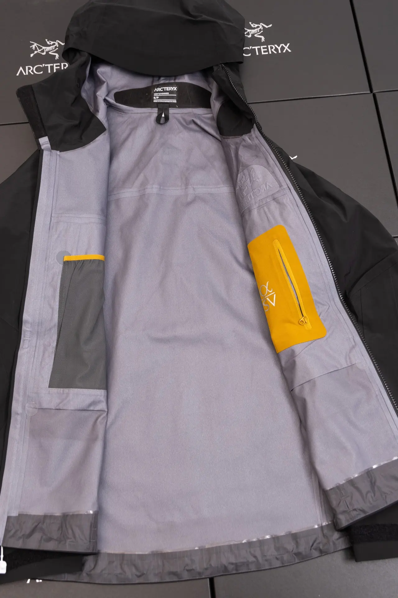 Alpha SV GORE-TEX Hooded Shell Jacket D34019496 — view 10