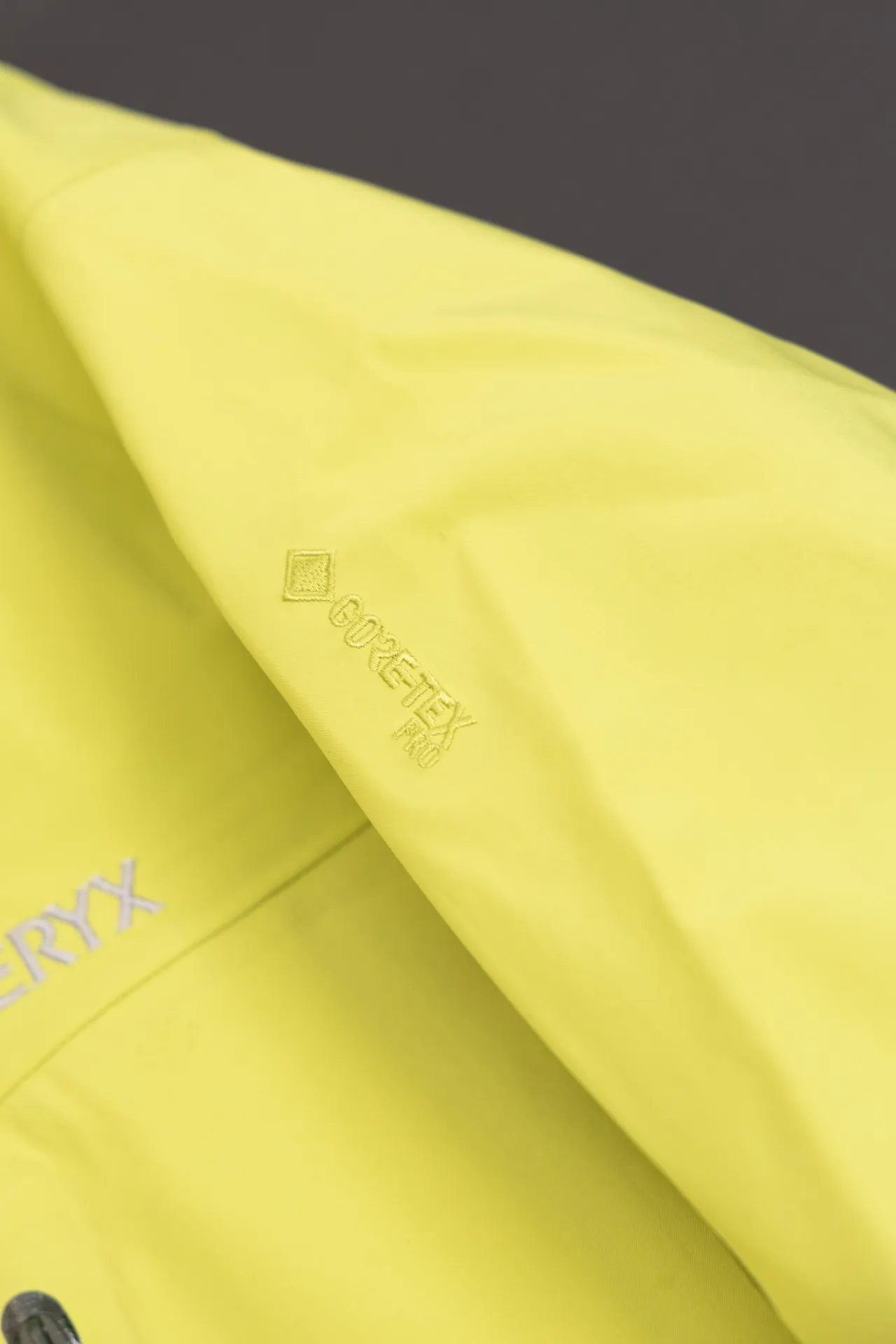 Alpha SV GORE-TEX Hooded Shell Jacket D34019492 — view 5