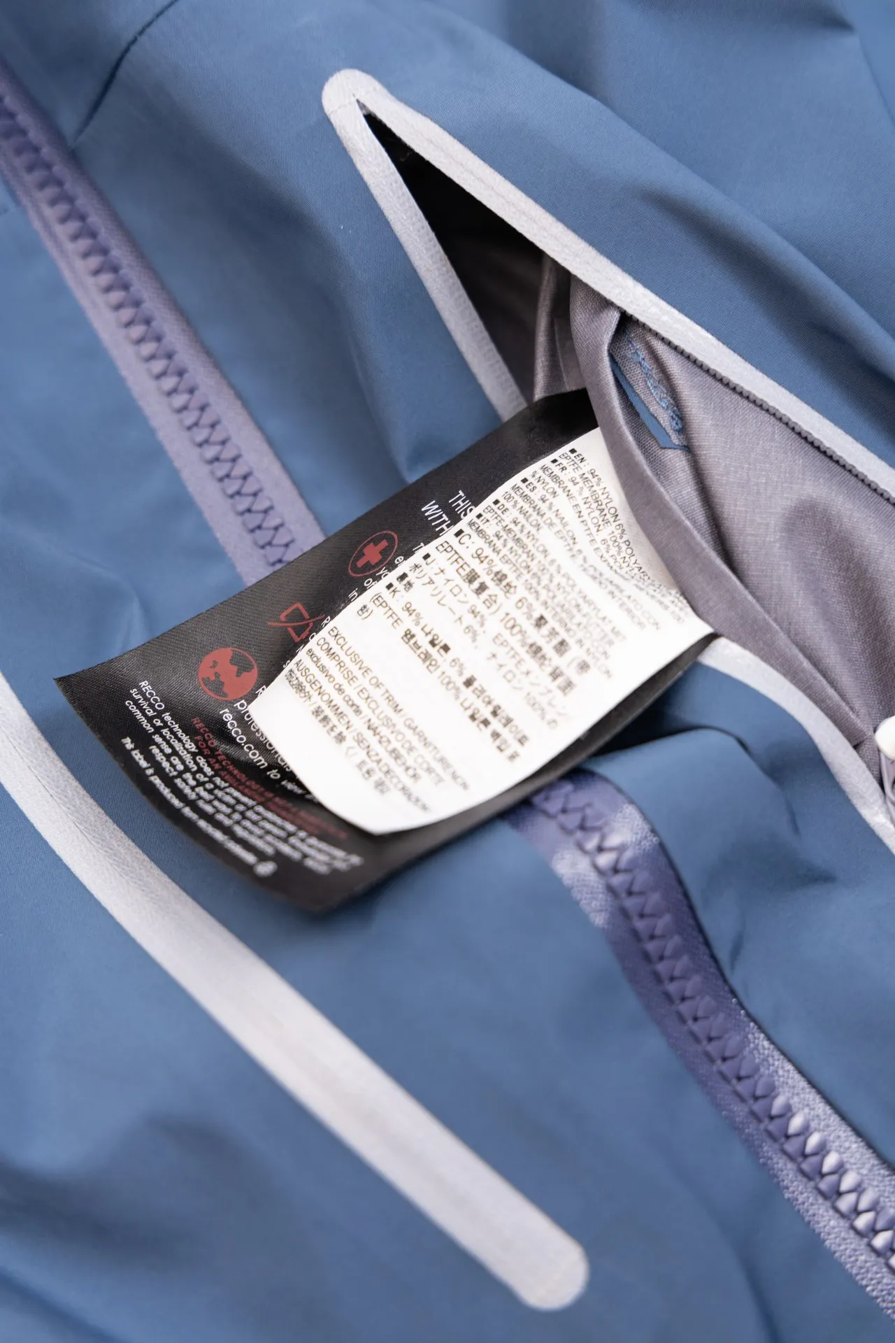 Alpha SV GORE-TEX Hooded Shell Jacket D34019491 — view 12