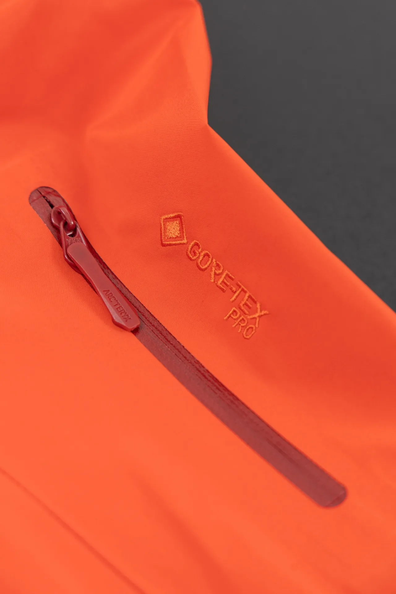 Alpha SV GORE-TEX Hooded Shell Jacket D34019489 — view 4