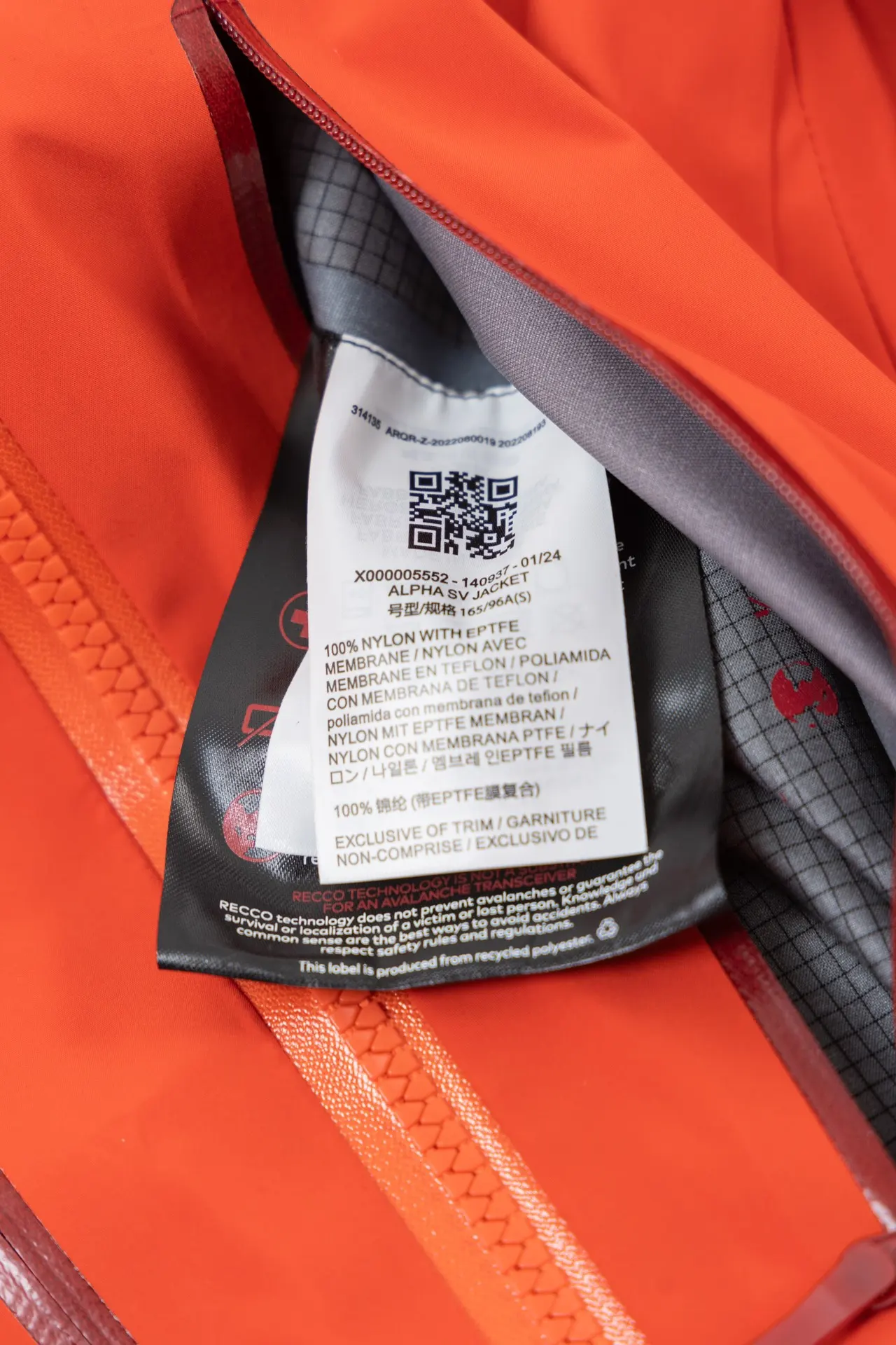 Alpha SV GORE-TEX Hooded Shell Jacket D34019489 — view 7