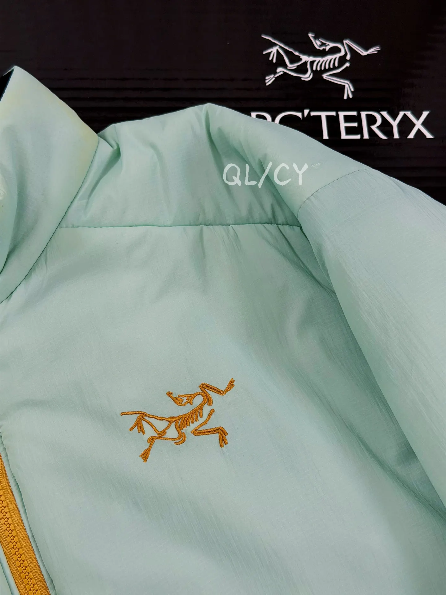 Atom Hoody Lightweight Insulated Jacket D34019642 — view 2
