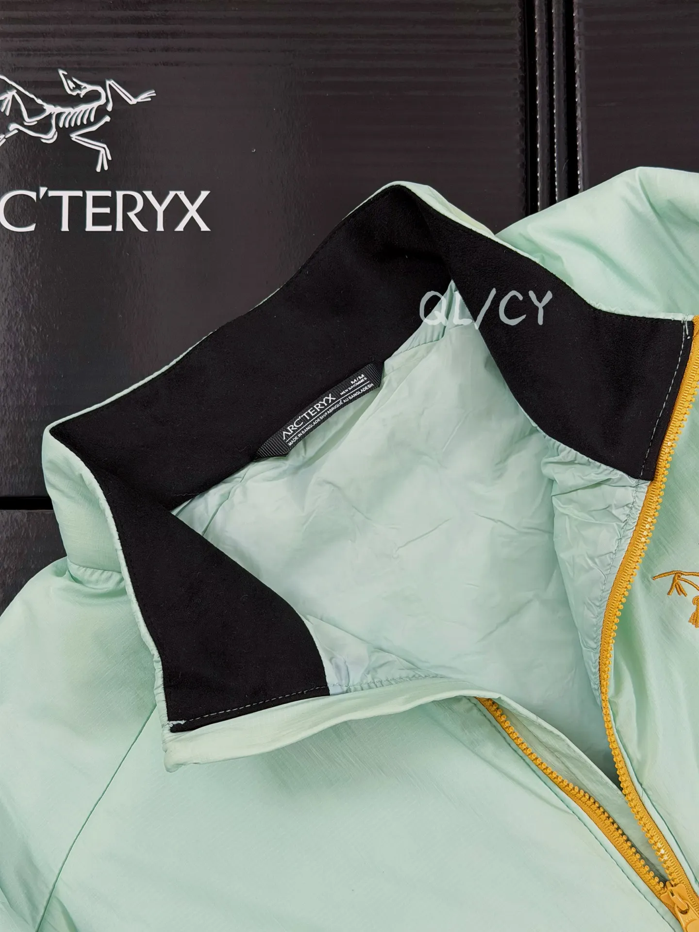 Atom Hoody Lightweight Insulated Jacket D34019642 — view 3