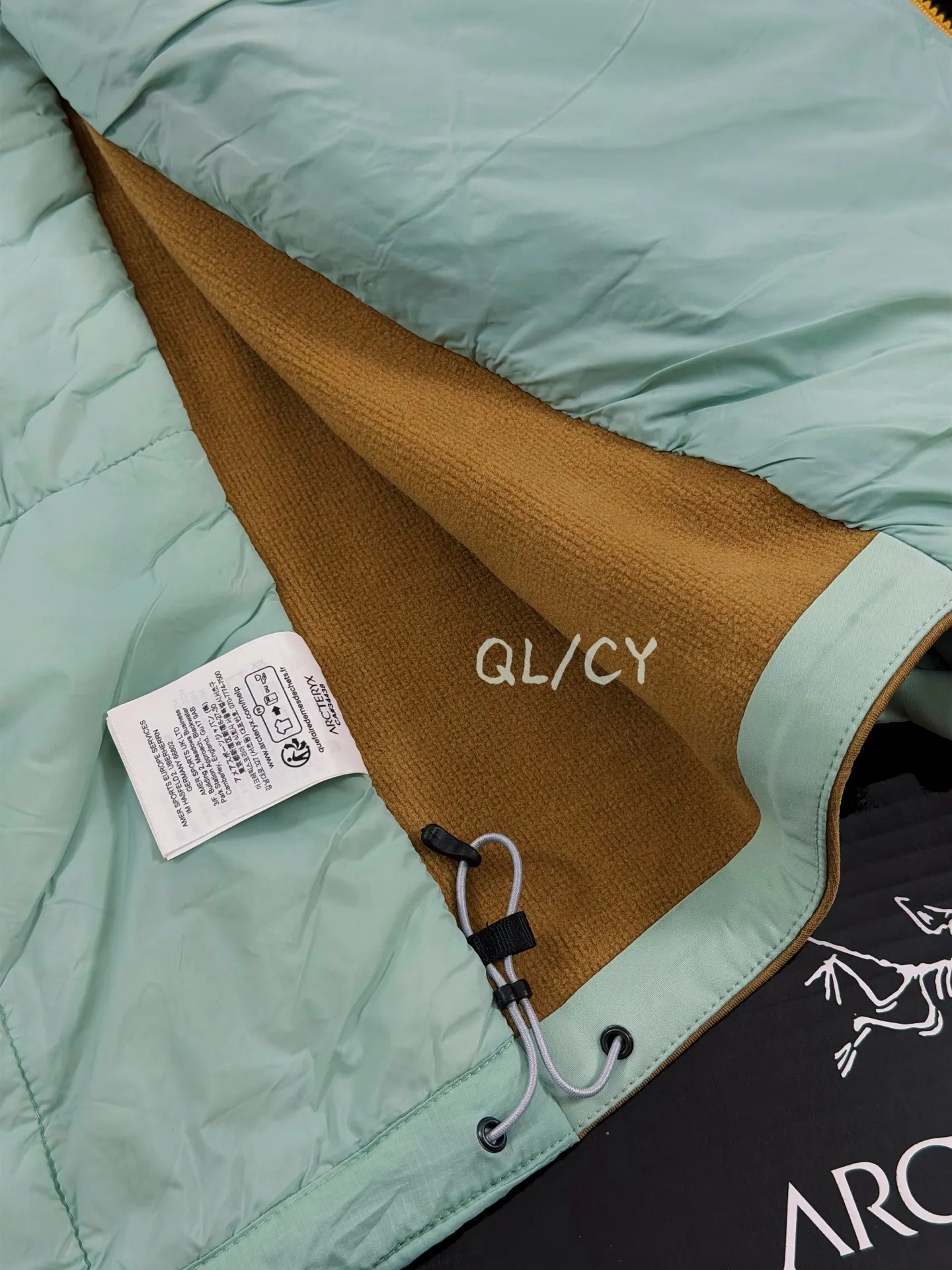 Atom Hoody Lightweight Insulated Jacket D34019642 — view 8
