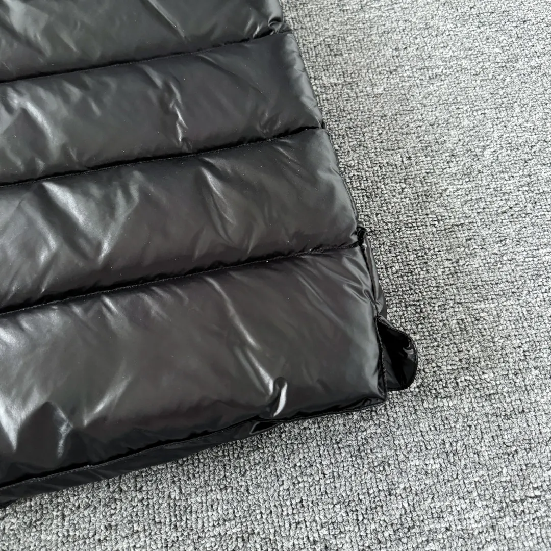 Glossy Down-Filled Puffer Gilet D34023427 — view 11