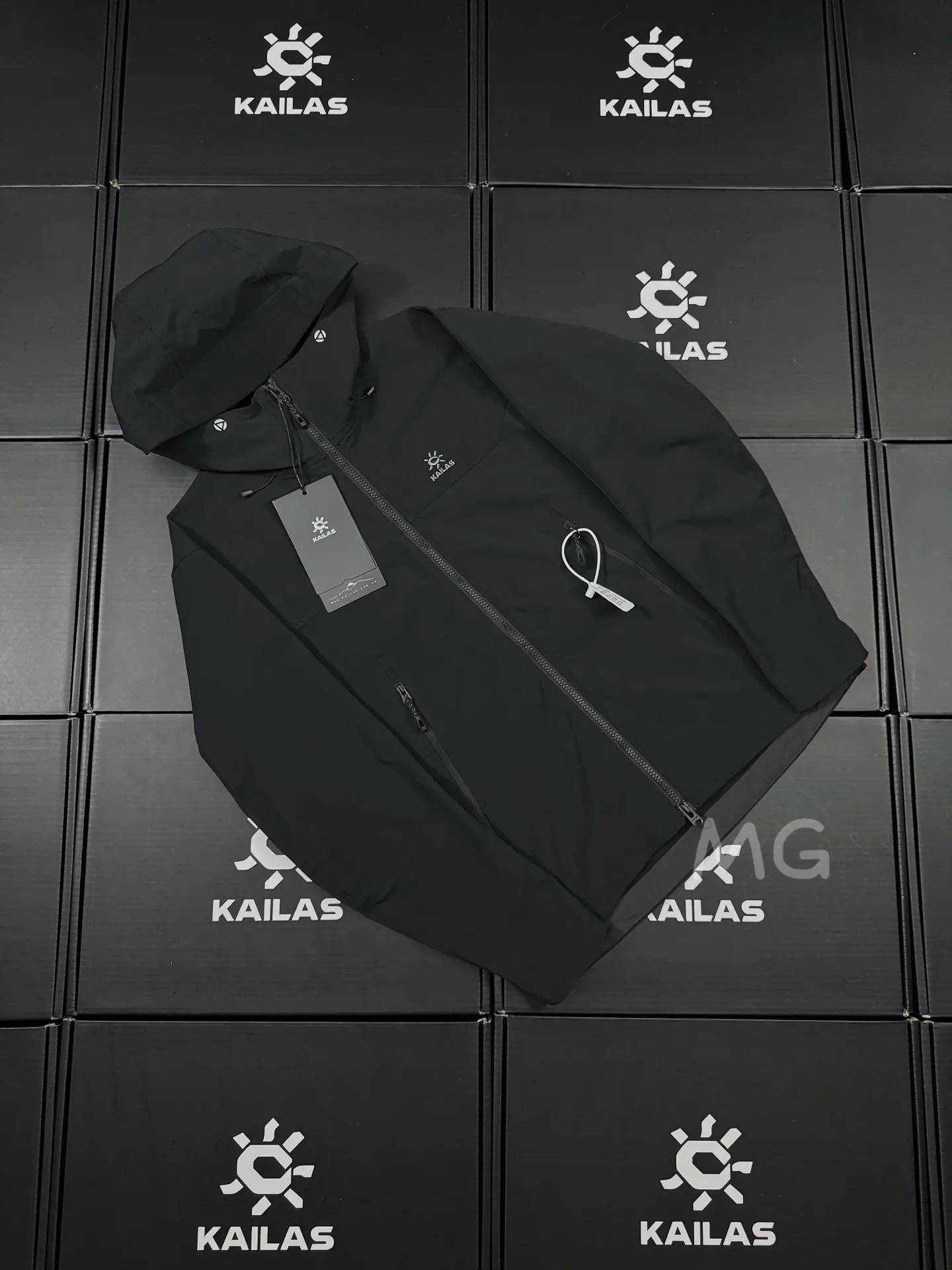 M8 Series Hooded Softshell Outdoor Jacket D35019347 — view 2