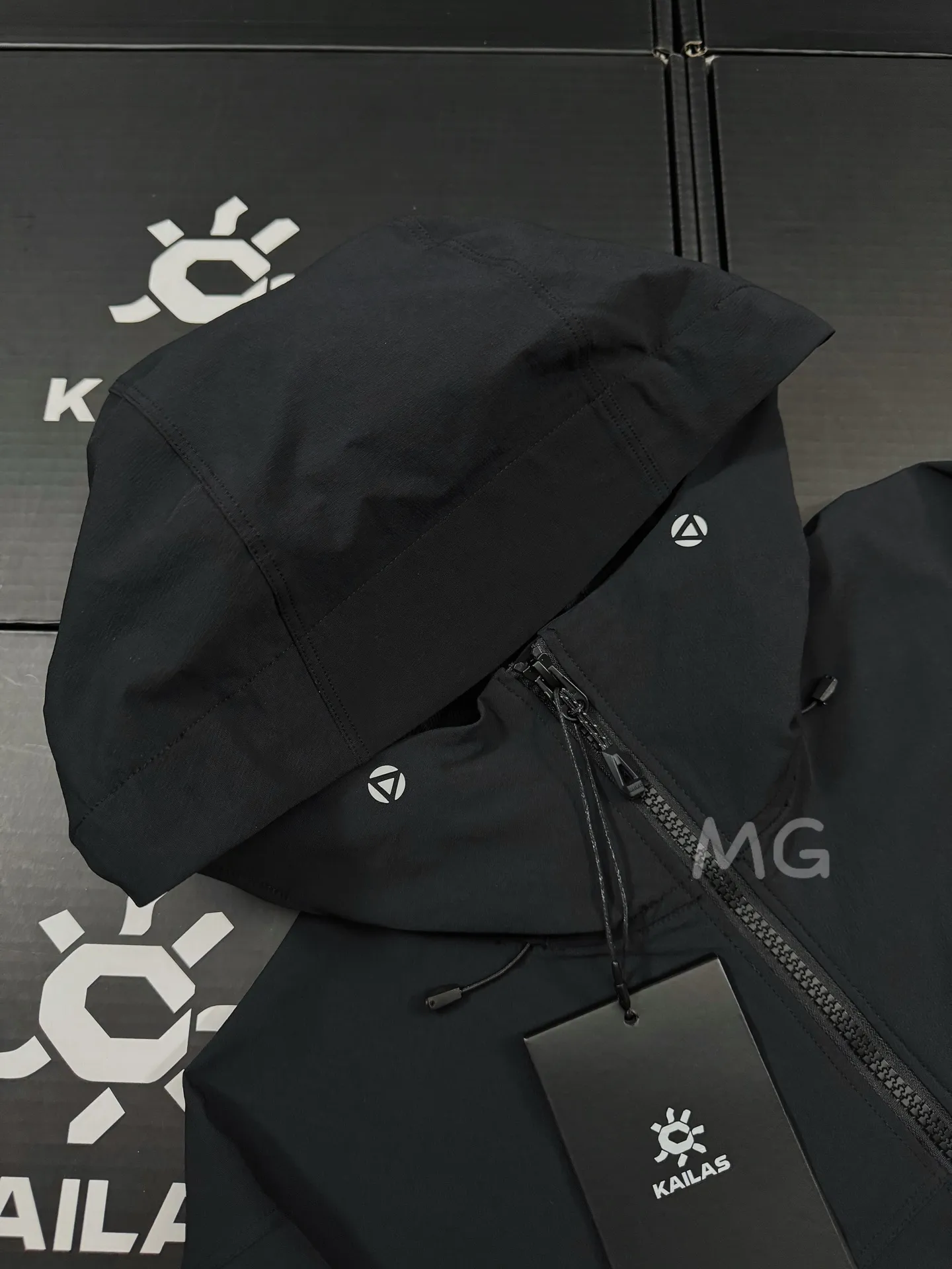 M8 Series Hooded Softshell Outdoor Jacket D35019347 — view 4