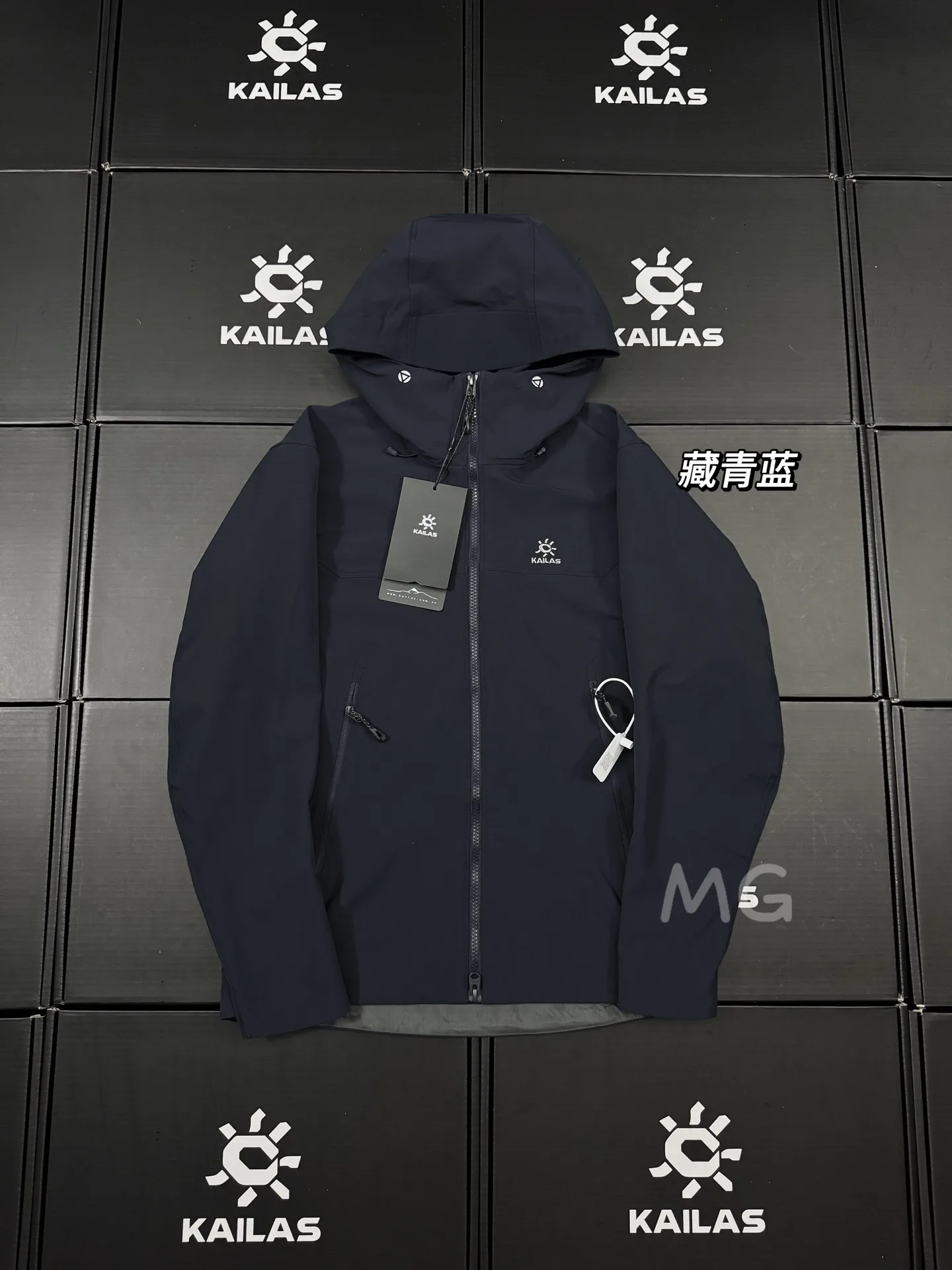 M8 Series Hooded Softshell Outdoor Jacket D35019346