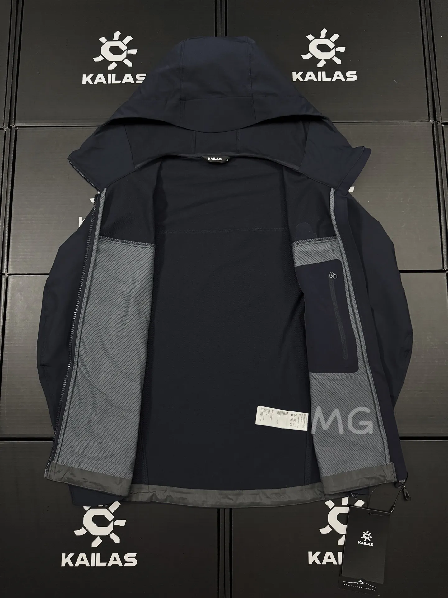 M8 Series Hooded Softshell Outdoor Jacket D35019346 — view 7