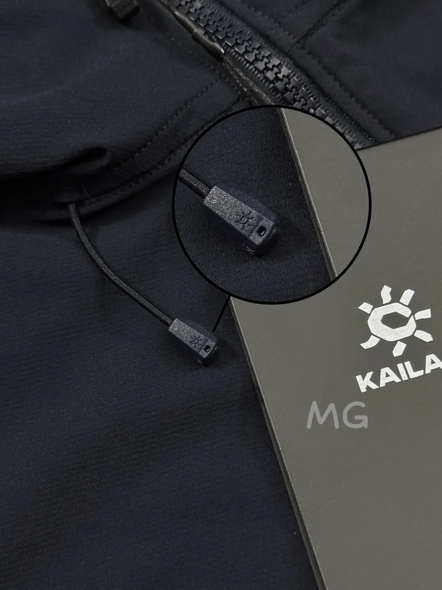 M8 Series Hooded Softshell Outdoor Jacket D35019346 — view 9
