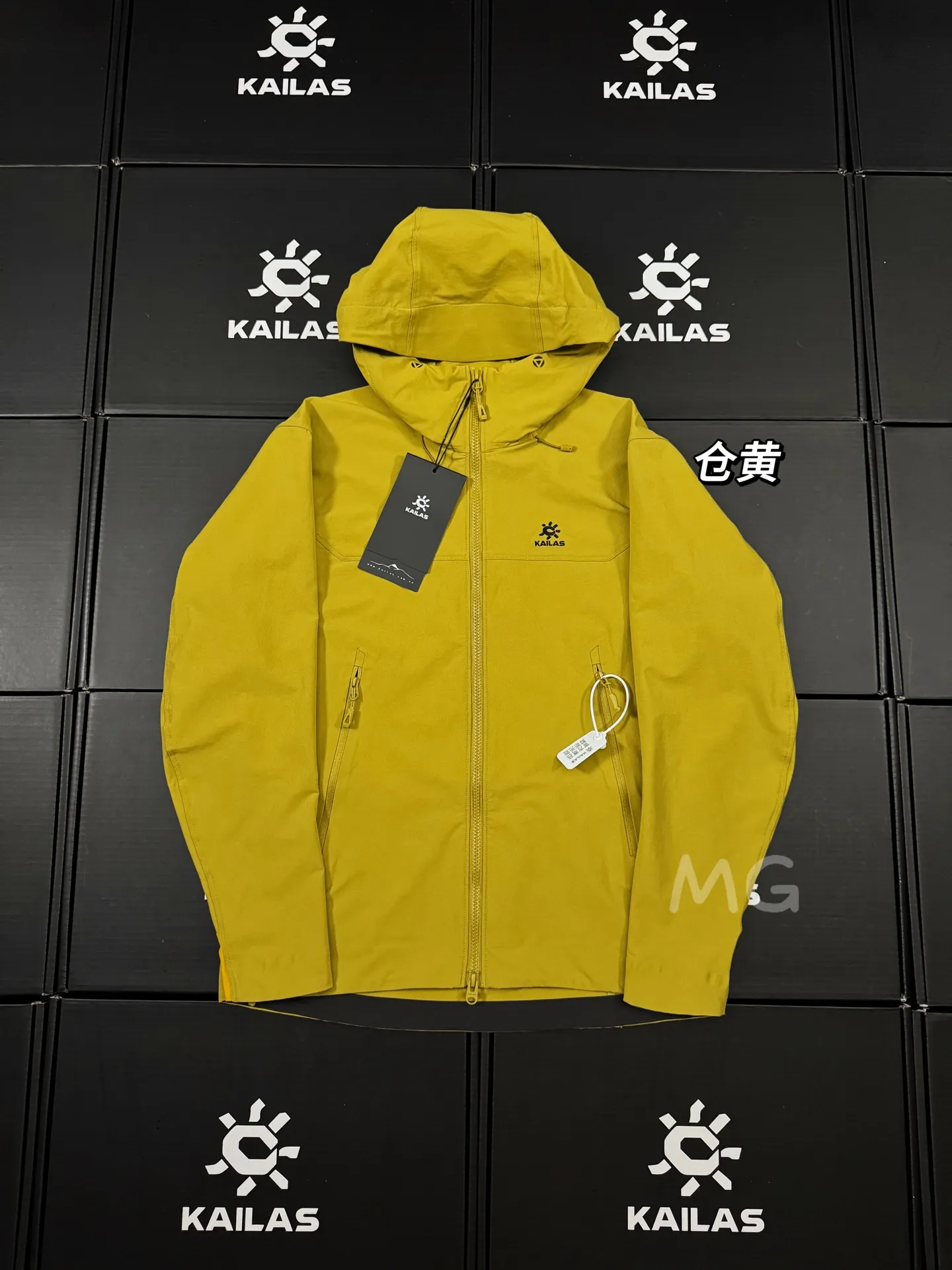 M8 Series Hooded Softshell Outdoor Jacket D35019345