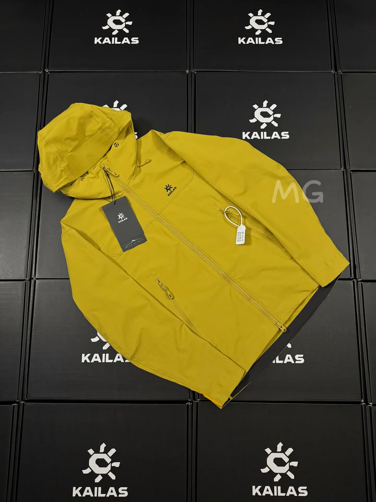 M8 Series Hooded Softshell Outdoor Jacket D35019345 — view 2