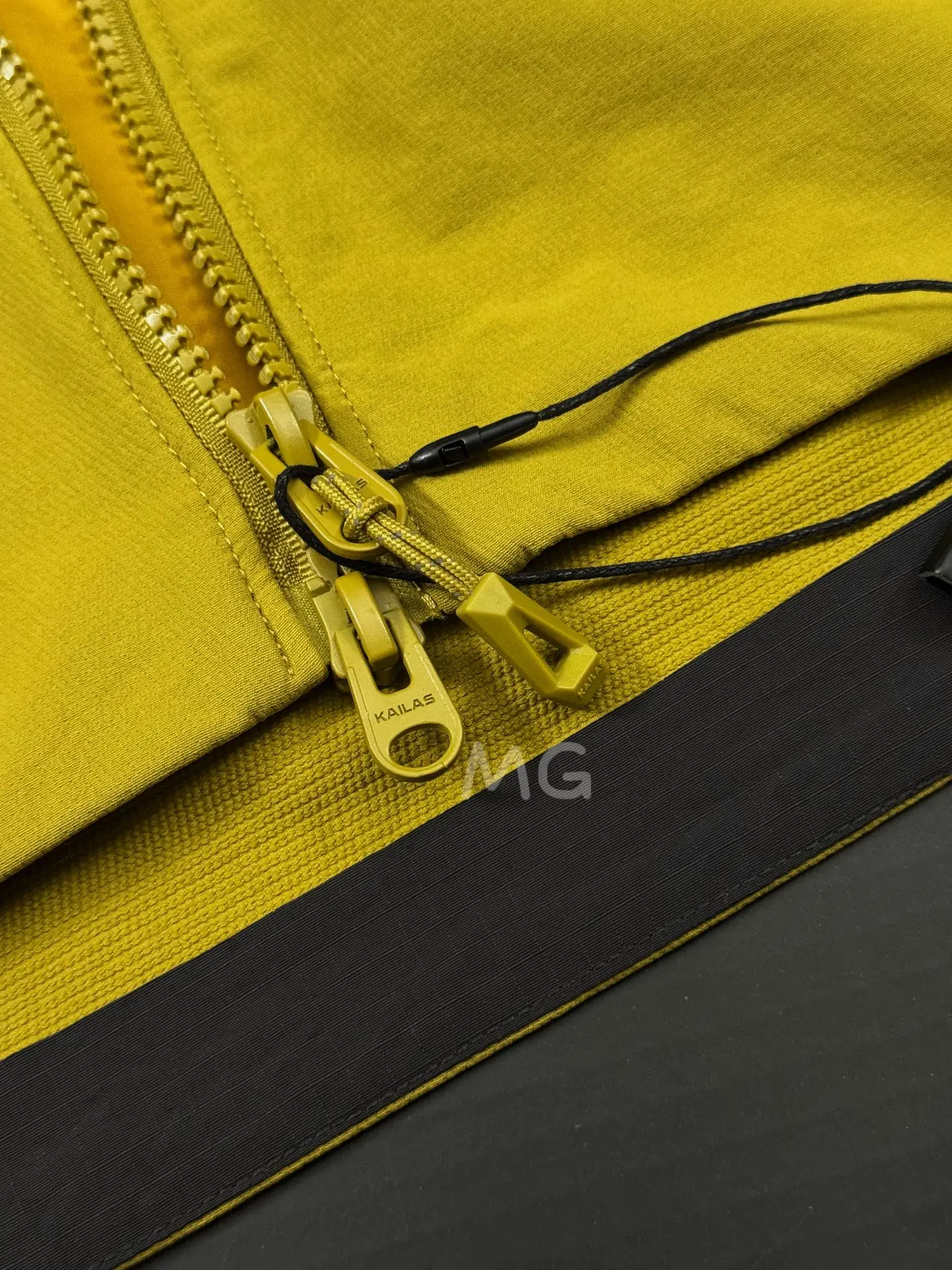 M8 Series Hooded Softshell Outdoor Jacket D35019345 — view 6