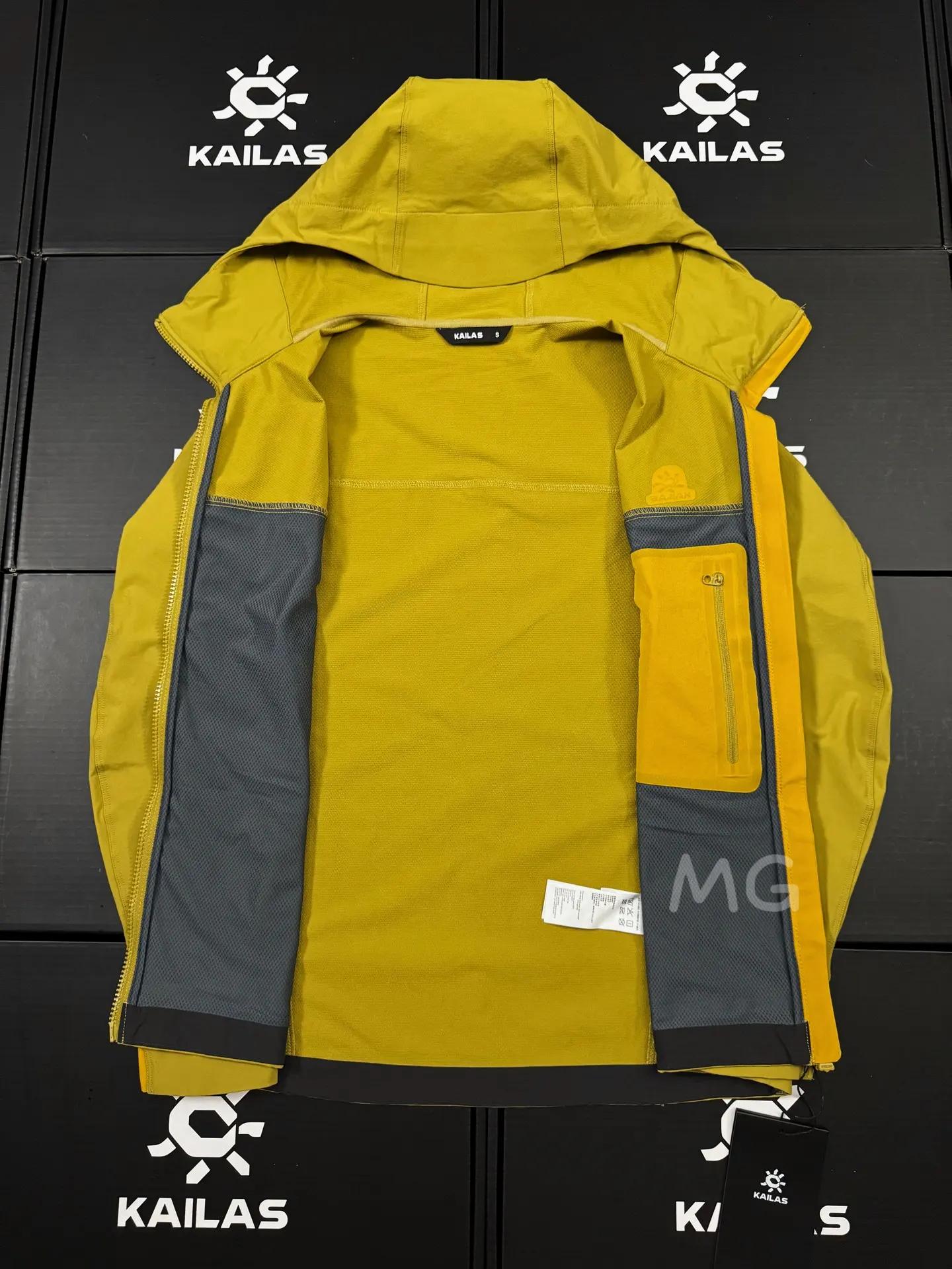 M8 Series Hooded Softshell Outdoor Jacket D35019345 — view 7
